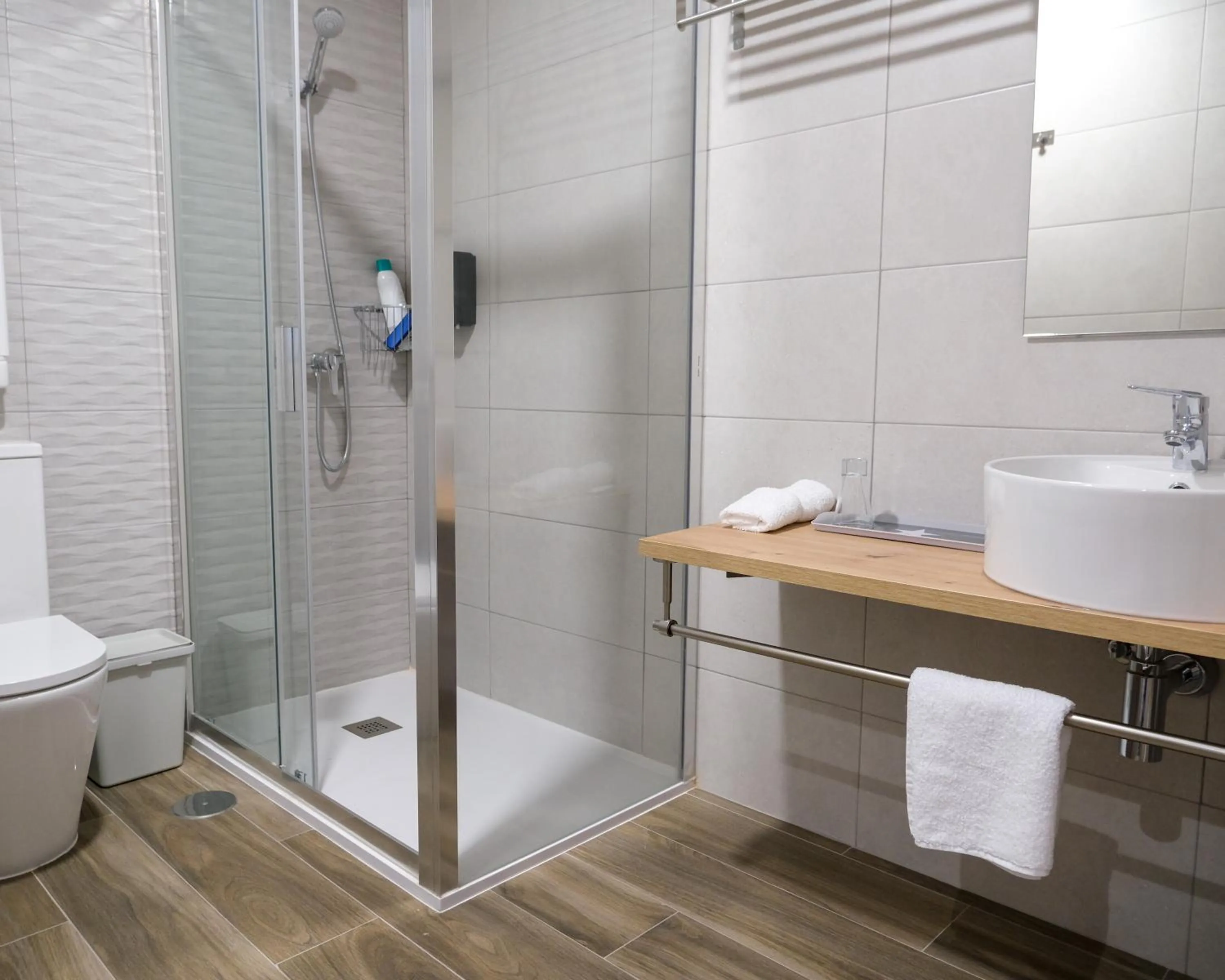 Shower in Alianza Suites