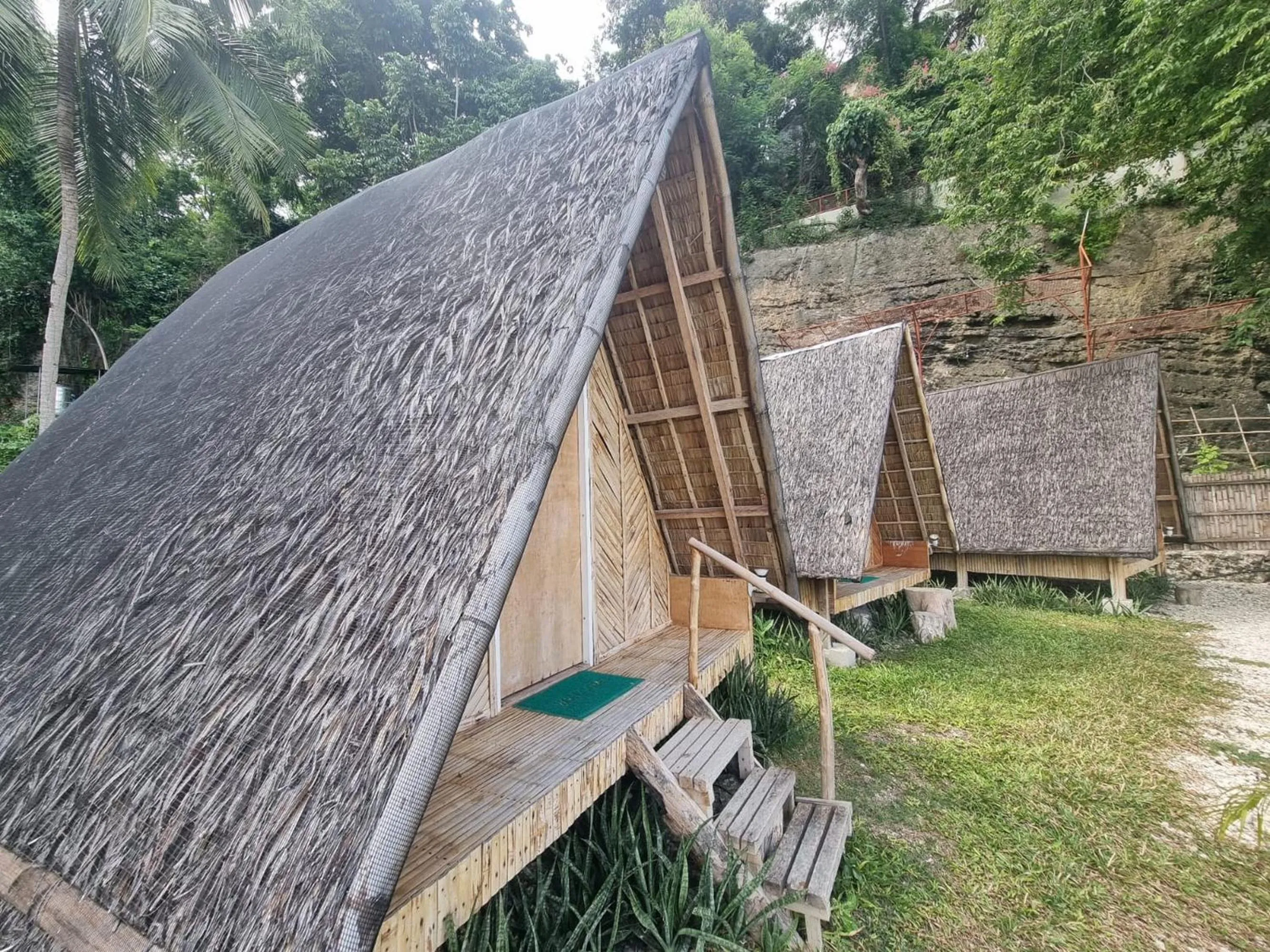 Bedroom in Hagdan Reef Dive Spot by HiveRooms