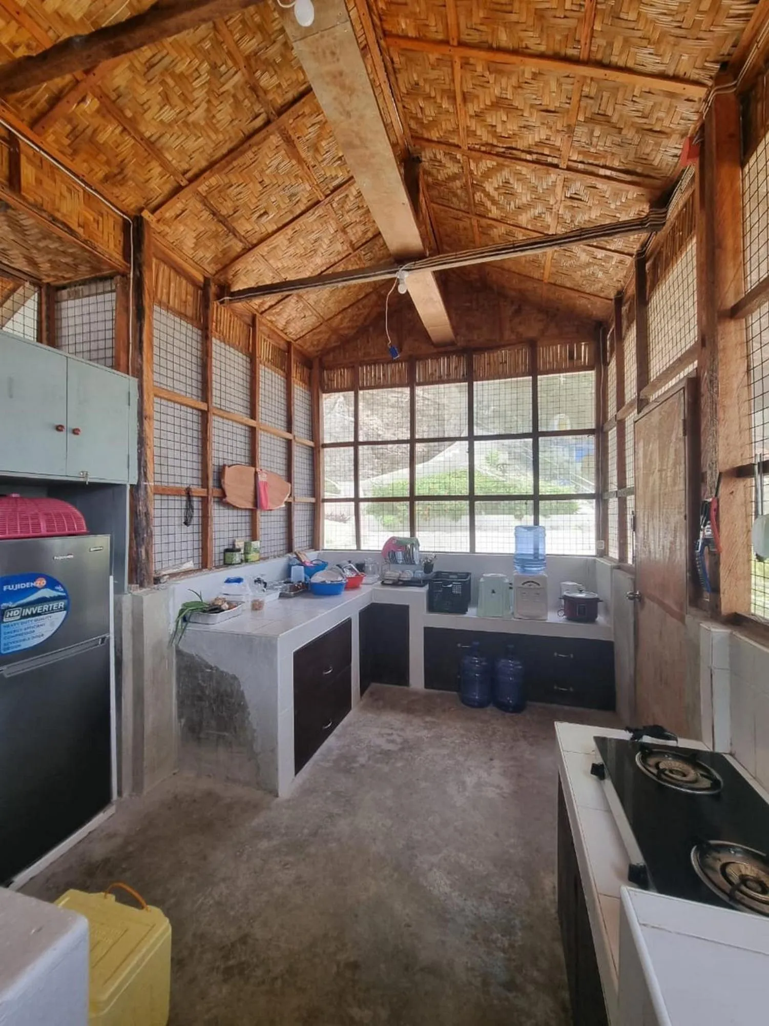 Kitchen or kitchenette in Hagdan Reef Dive Spot by HiveRooms