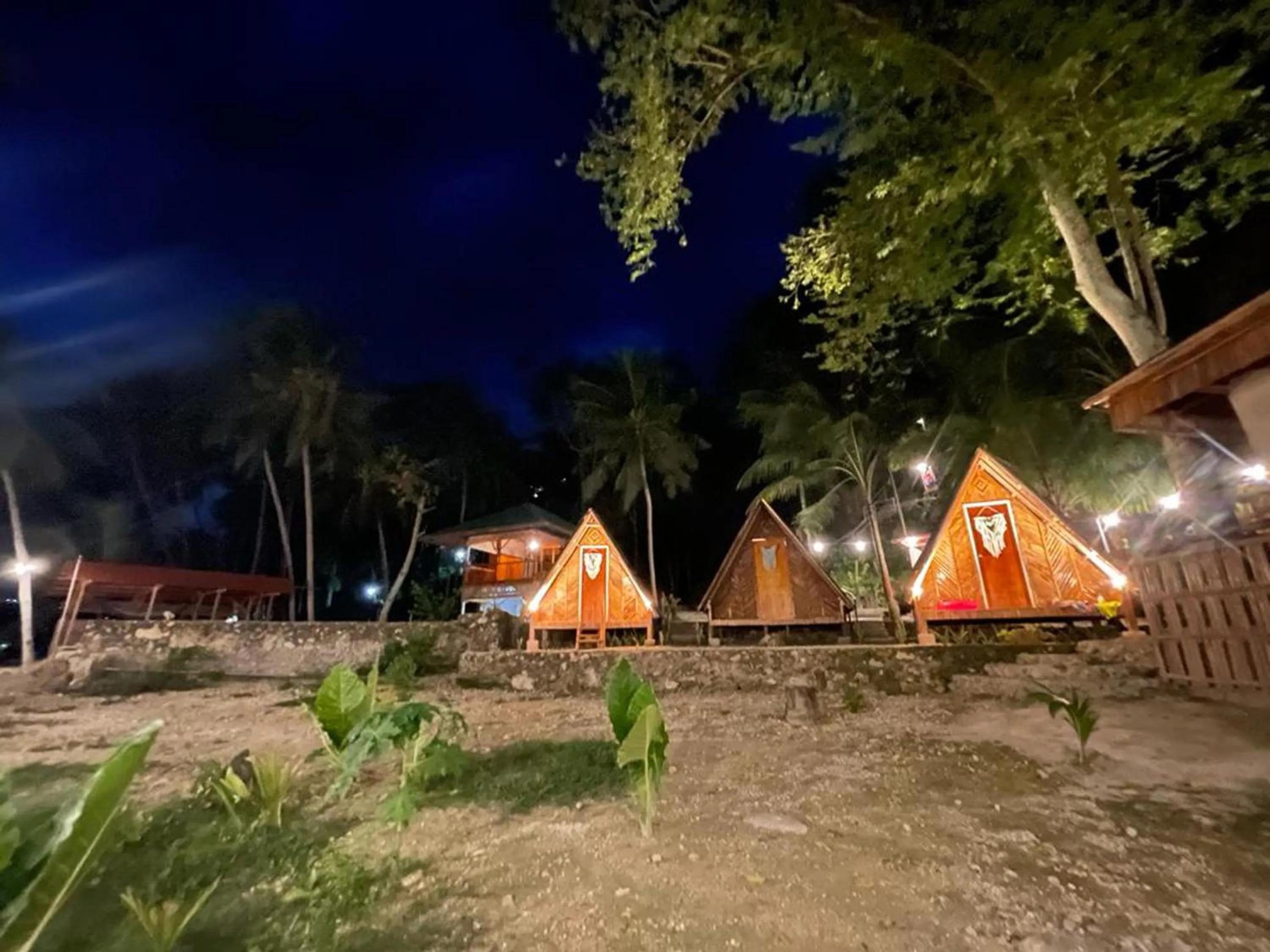 Night in Hagdan Reef Dive Spot by HiveRooms