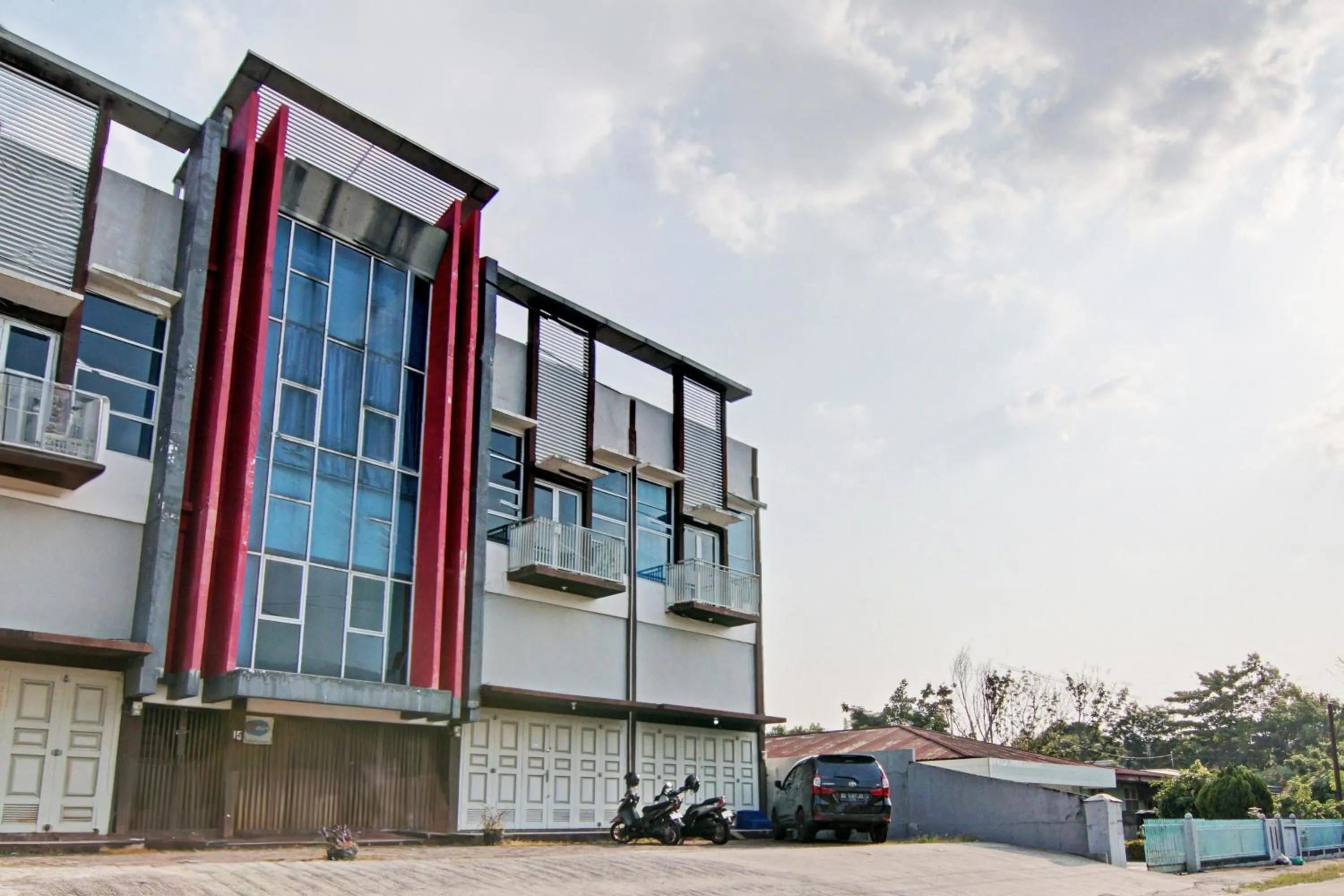 Facade/entrance in Hotel O Asri Homestay Syariah