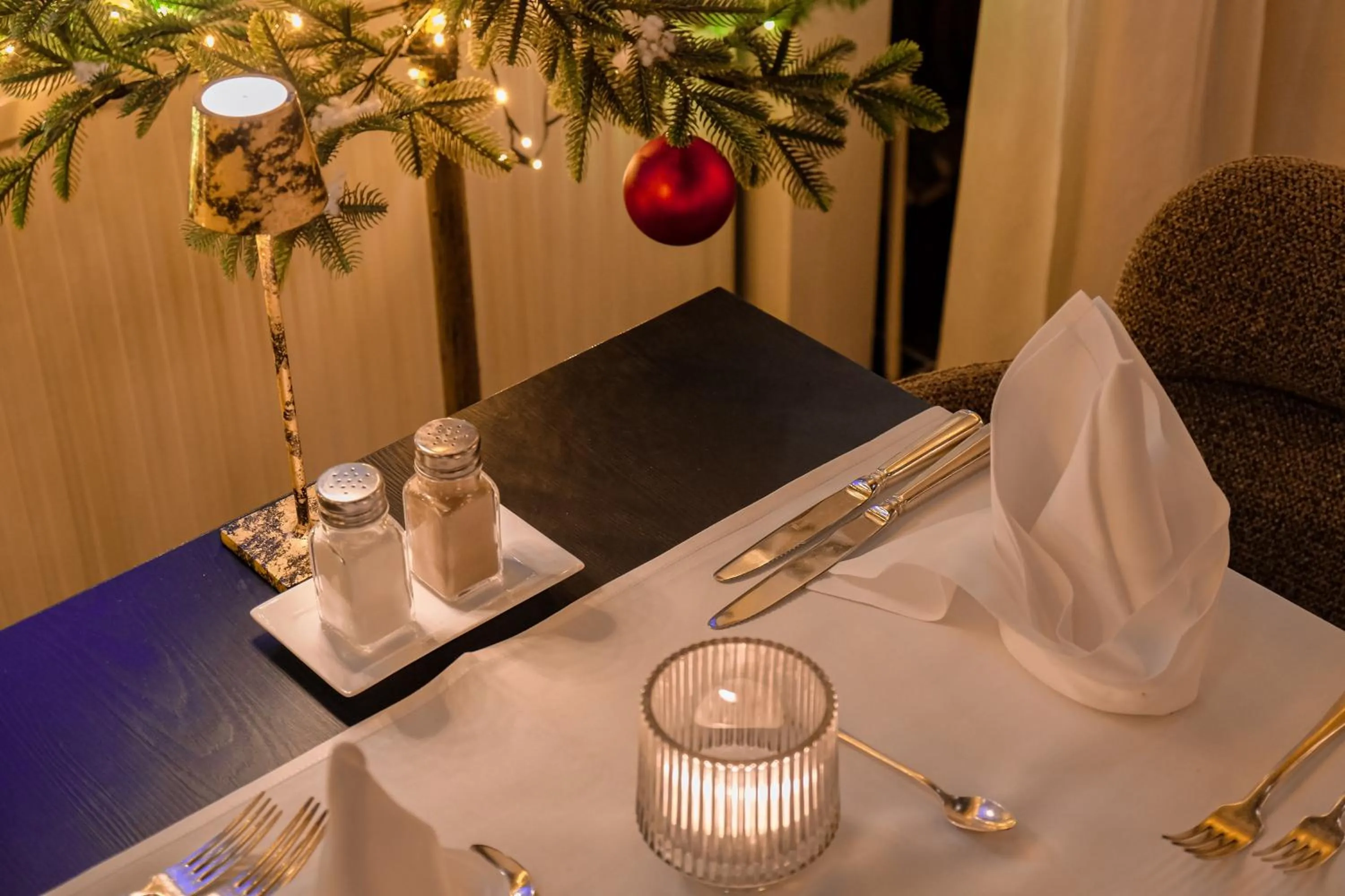 Restaurant/places to eat in Hotel Atlanta