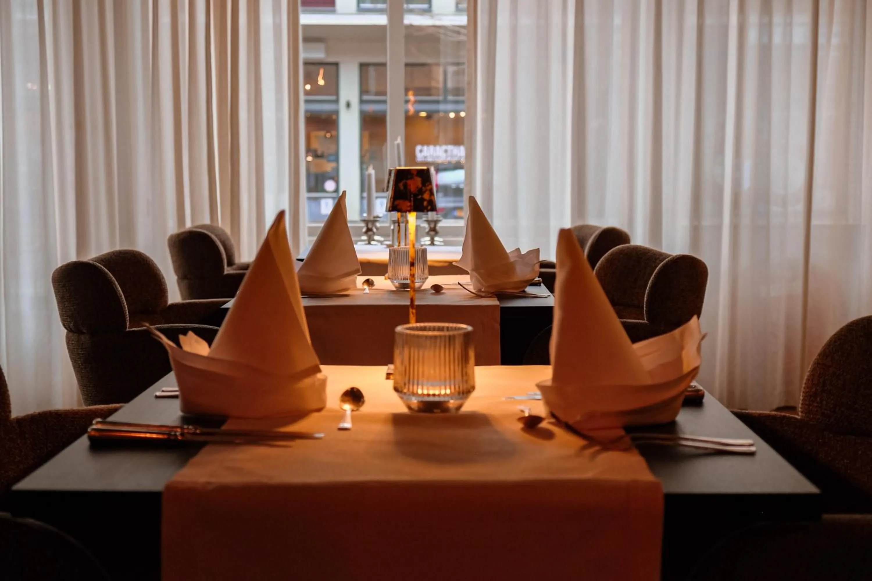 Restaurant/places to eat in Hotel Atlanta