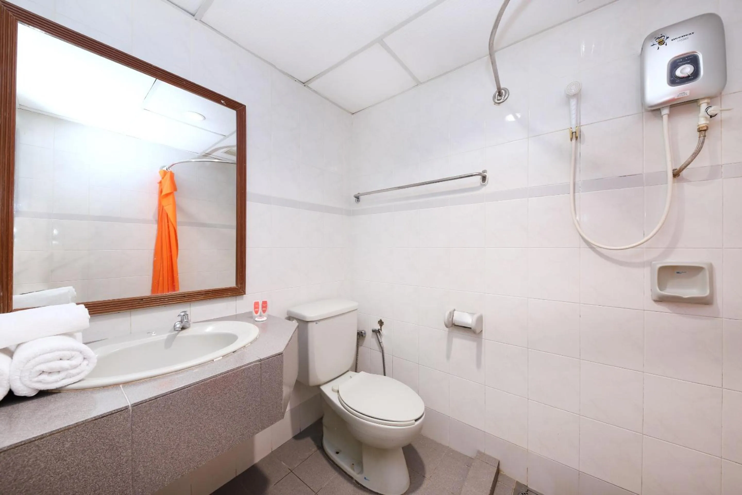 Toilet in Famous Inn Hotel