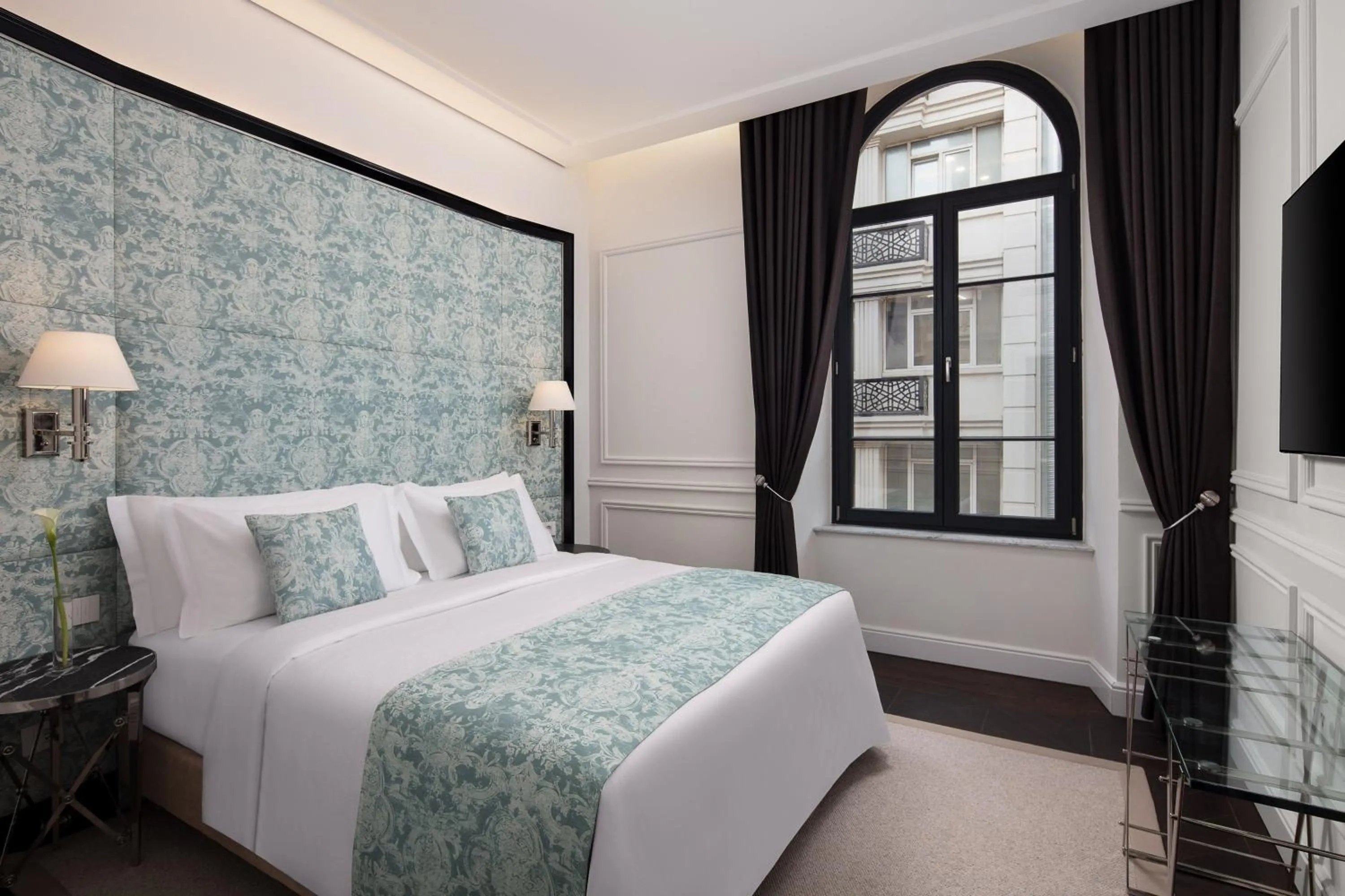 Photo of the whole room, Bed in Sanasaryan Han, a Luxury Collection Hotel, Istanbul