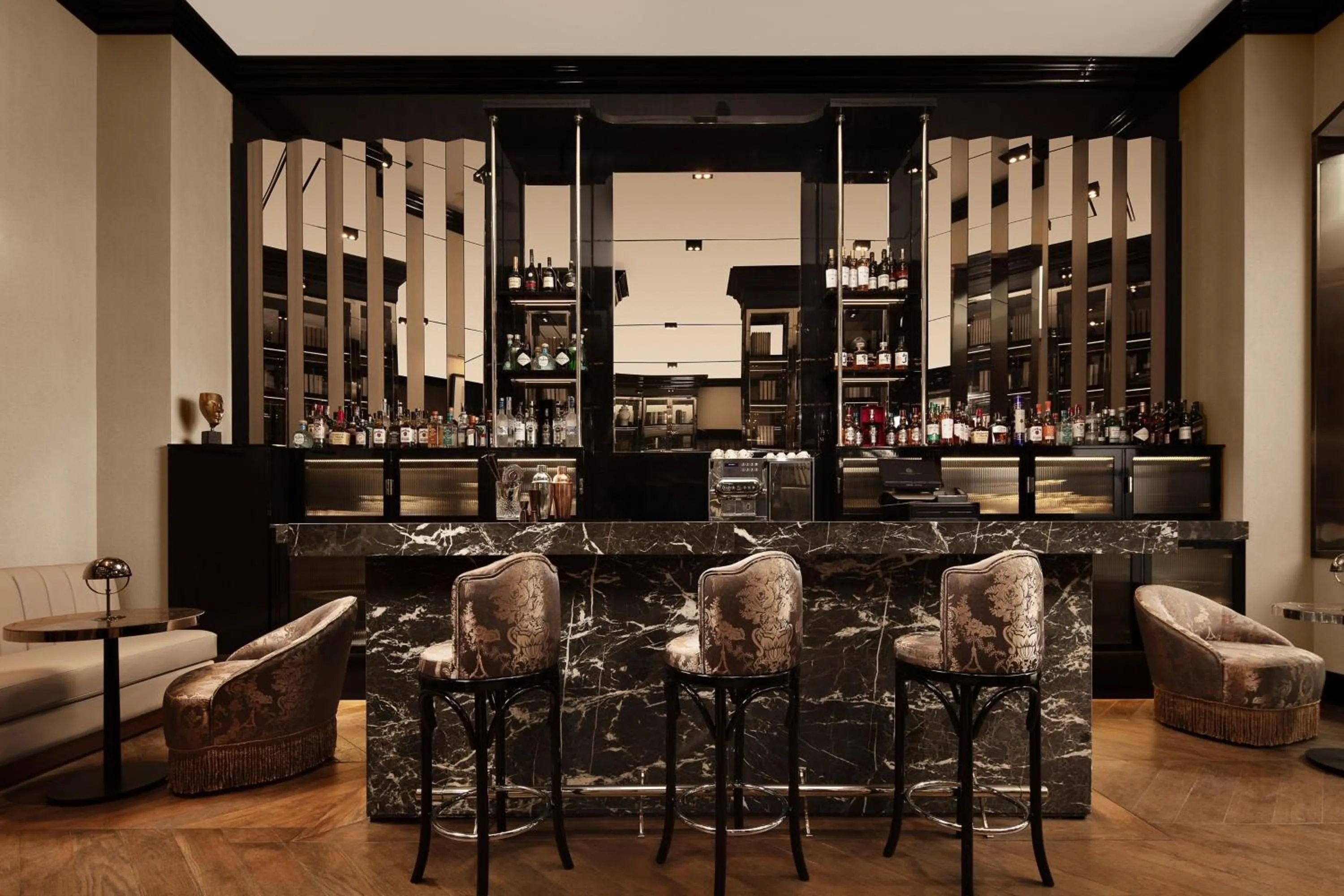 Lounge or bar in Sanasaryan Han, a Luxury Collection Hotel, Istanbul