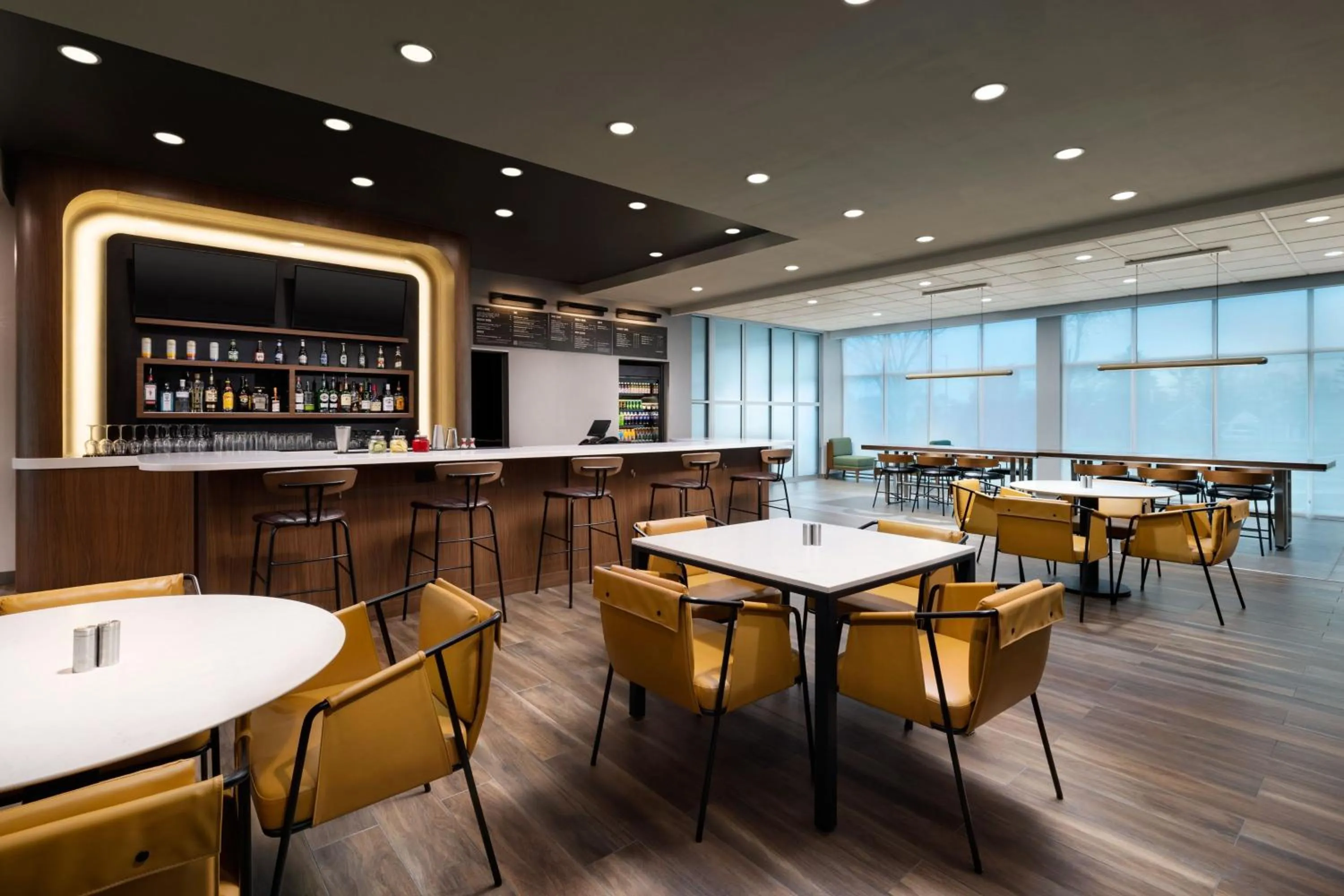 Restaurant/places to eat in Courtyard by Marriott New Castle