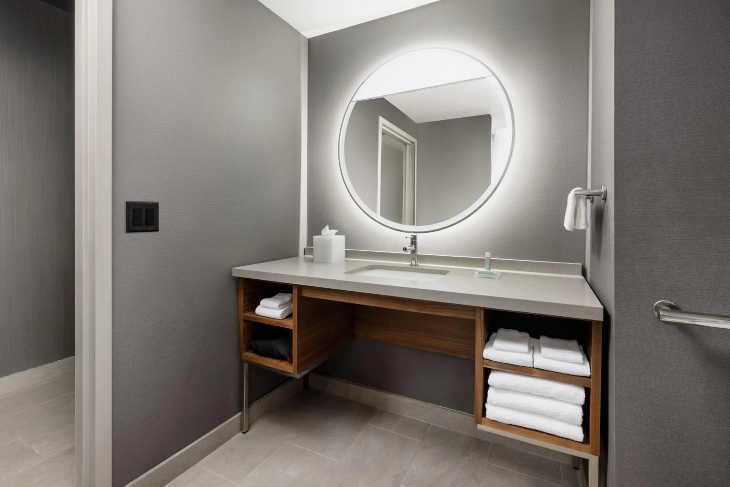 Photo of the whole room in Courtyard by Marriott New Castle