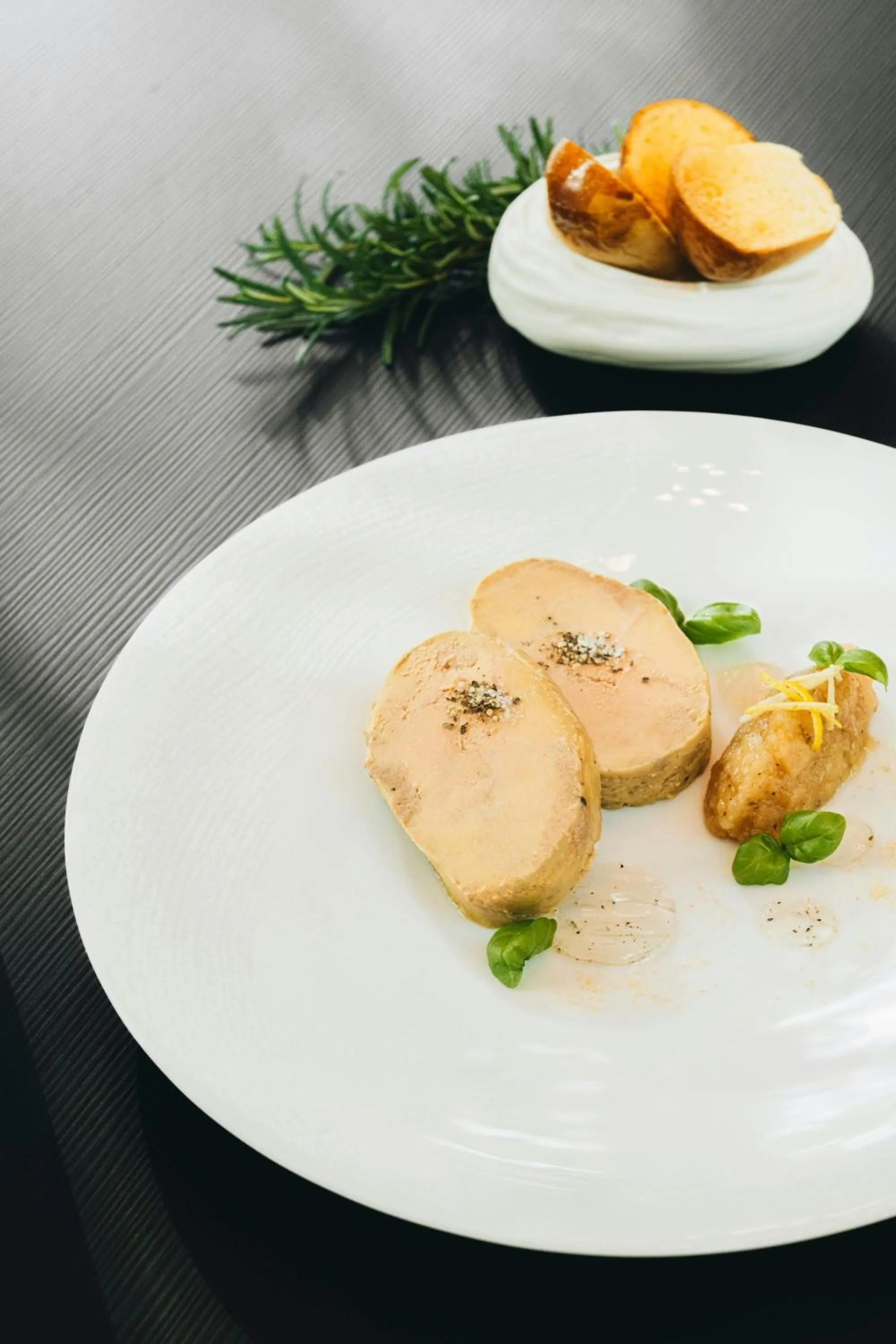 Restaurant/places to eat in Paragraph Freedom Square, a Luxury Collection Hotel, Tbilisi