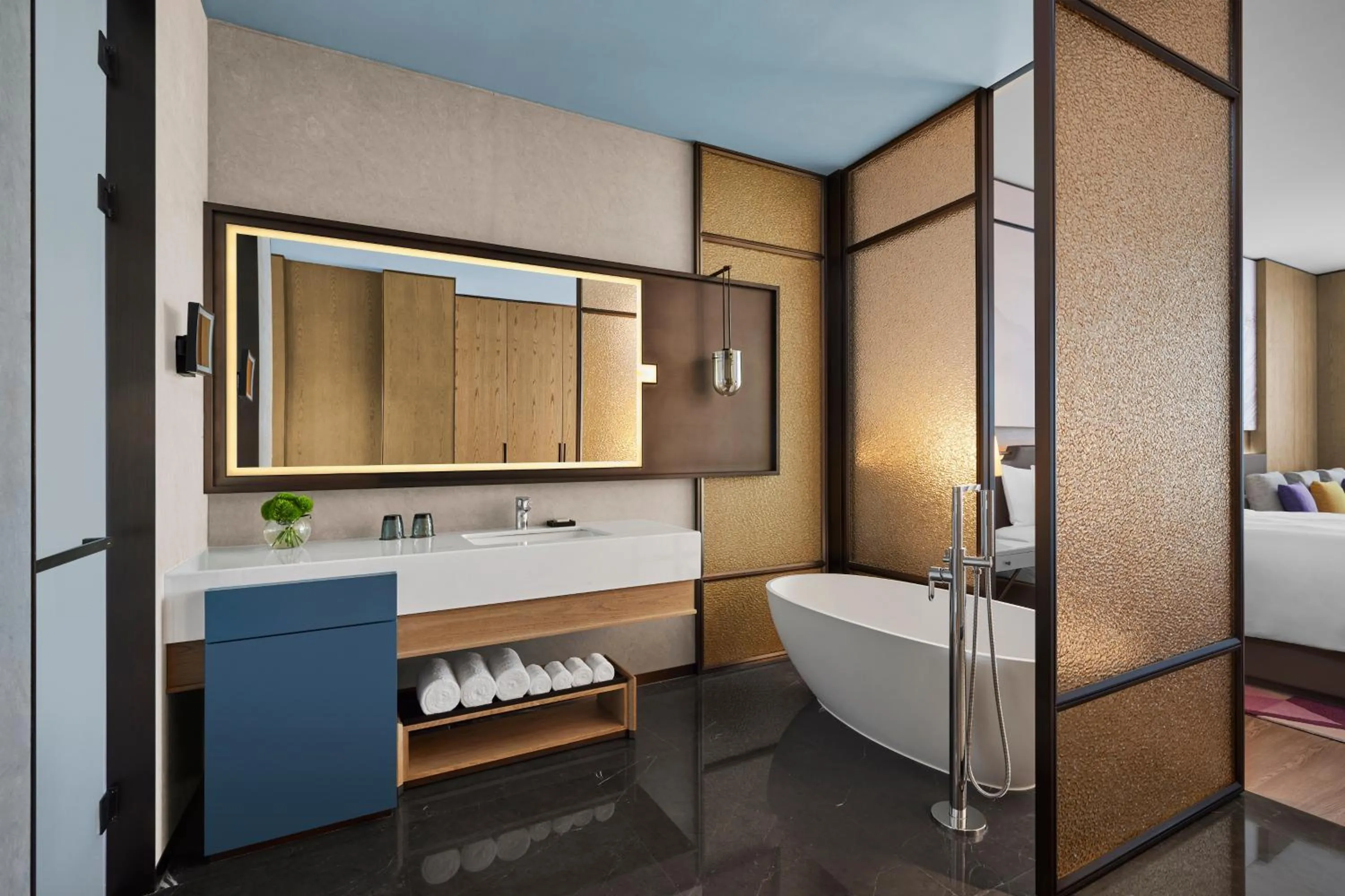 Toilet, Bed in JW Marriott Hotel Xi'an Southwest