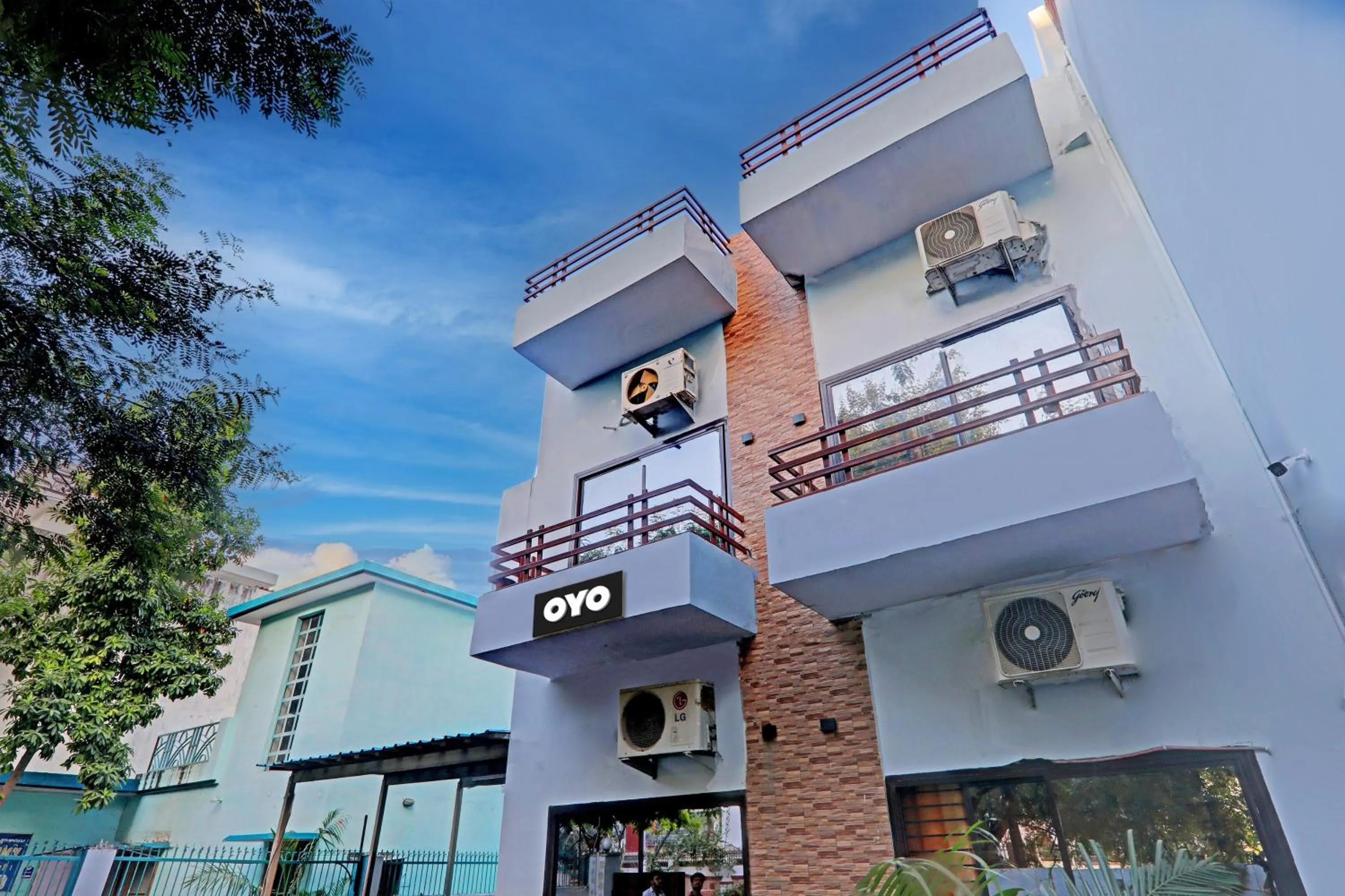 Facade/entrance in Hotel O CZ Inn