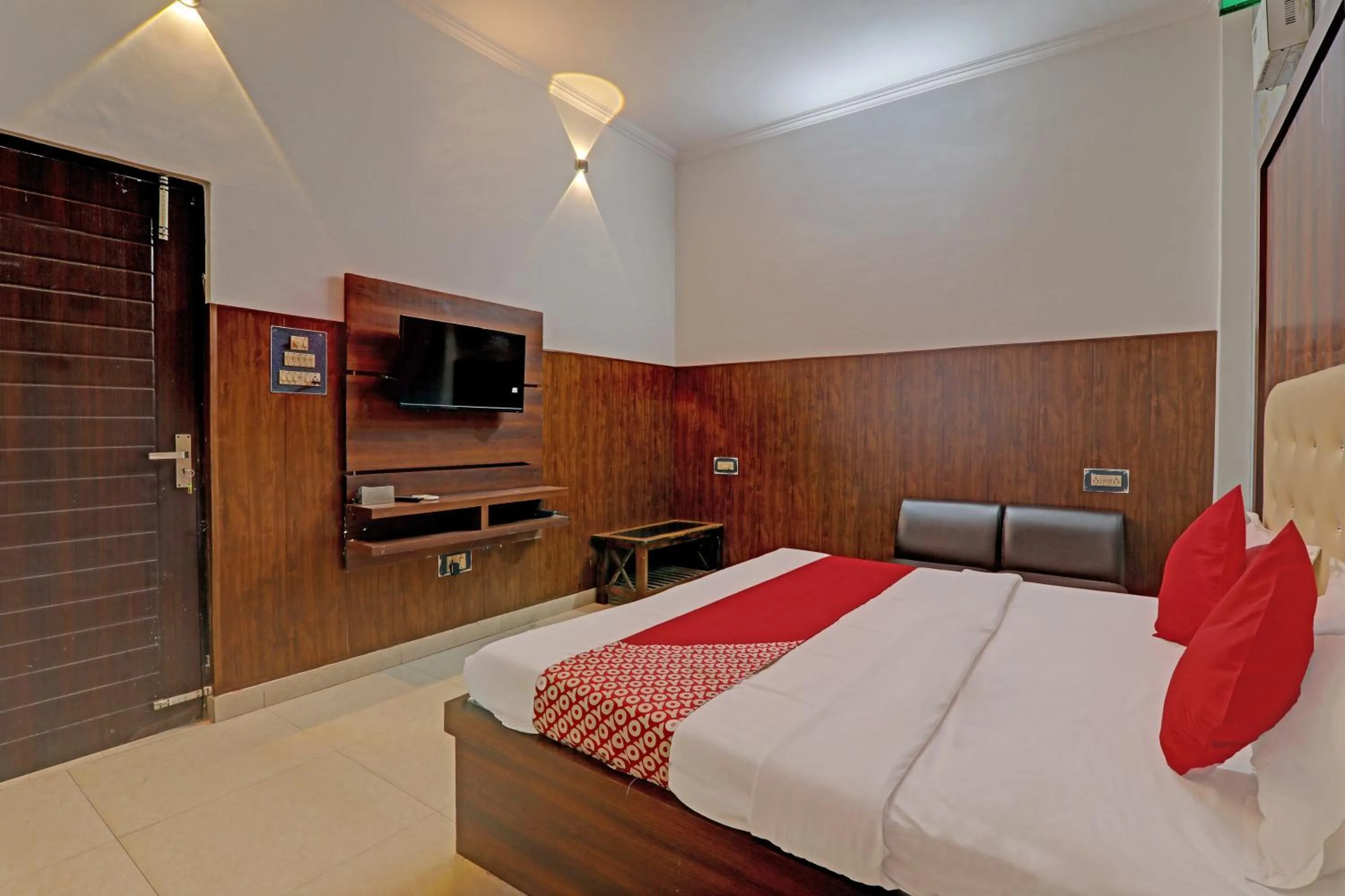 Bedroom, Bed in OYO Flagship The Cz Inn