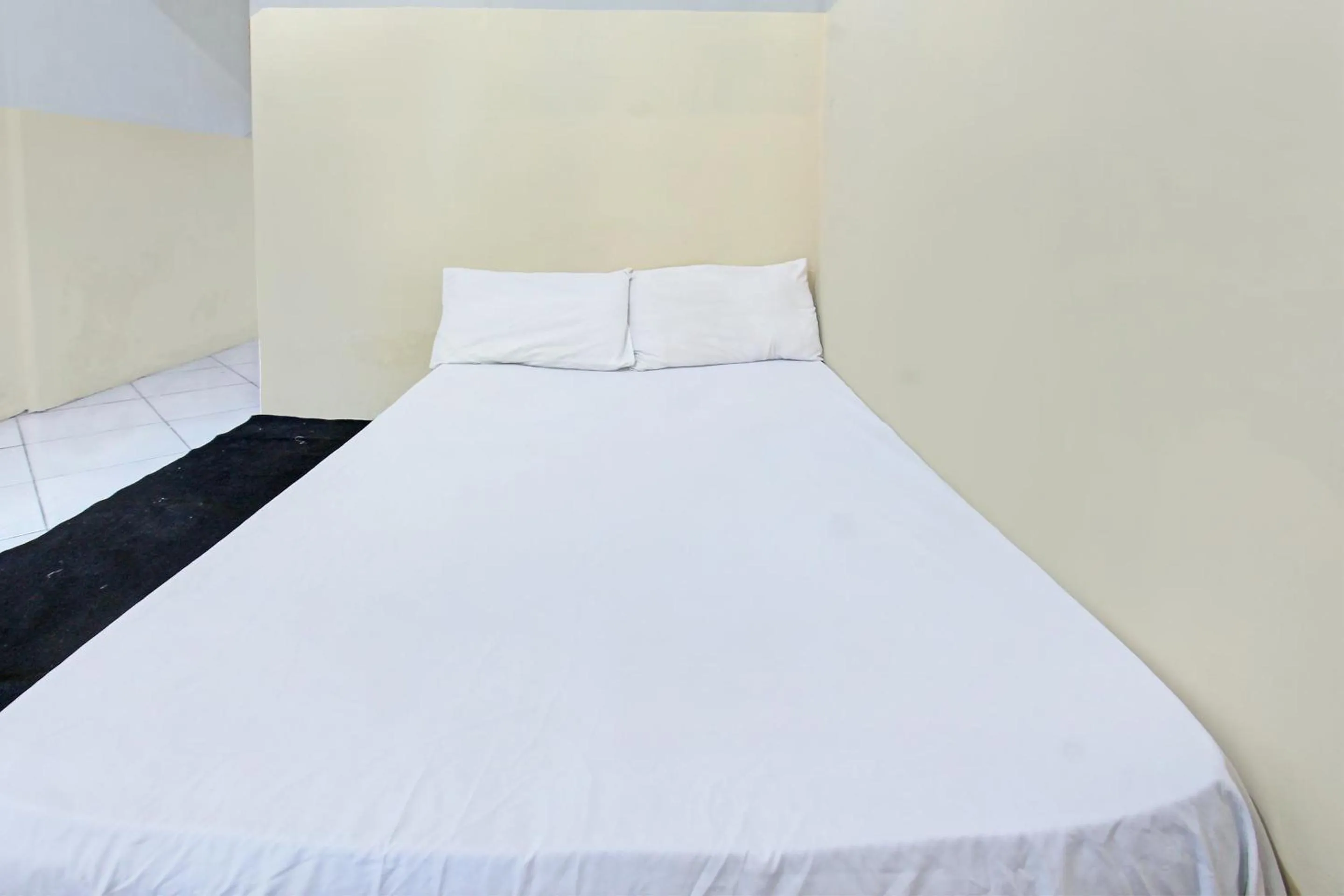 Bedroom in OYO Life 92853 Kost 999