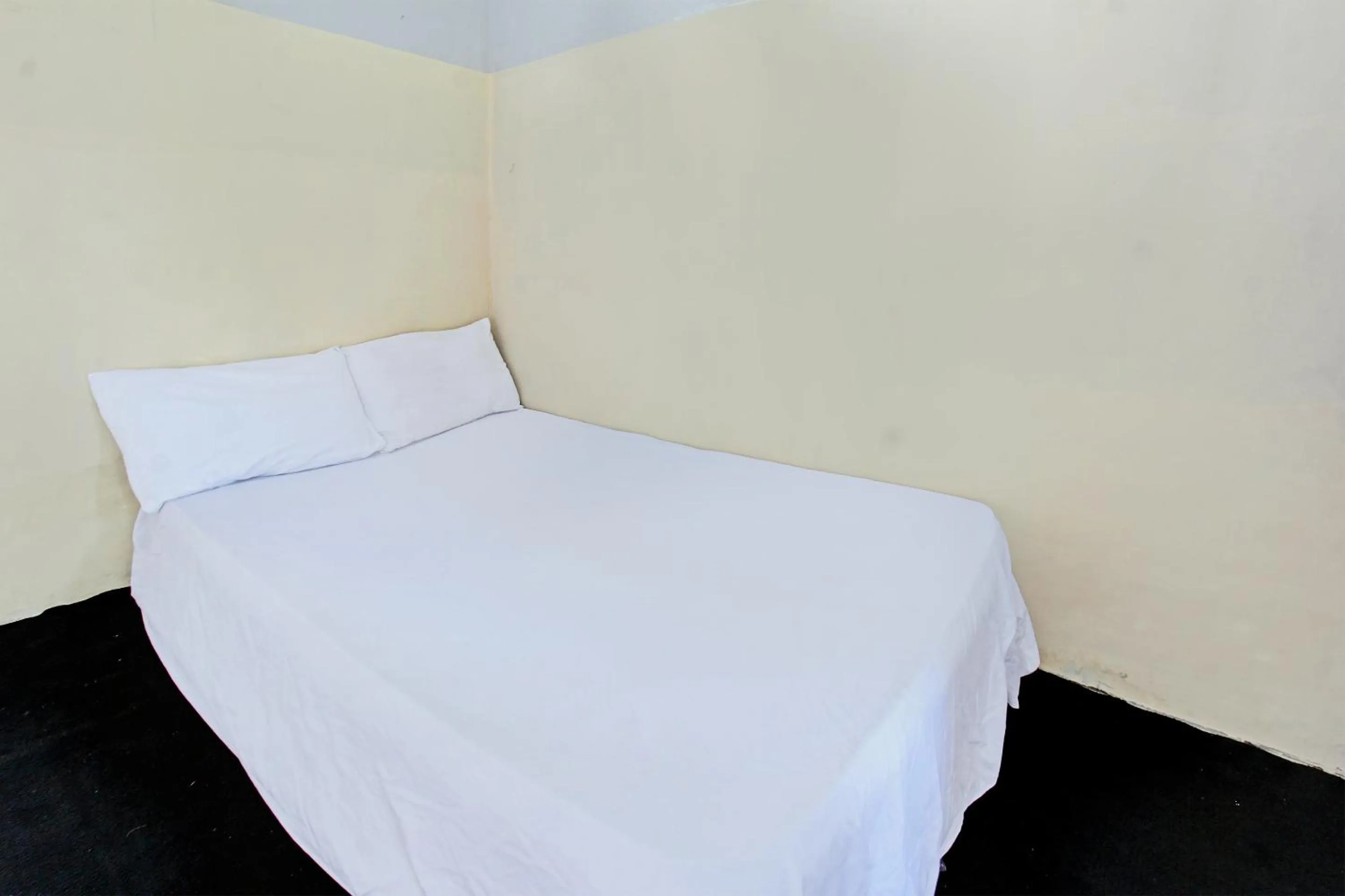 Bedroom in OYO Life 92853 Kost 999