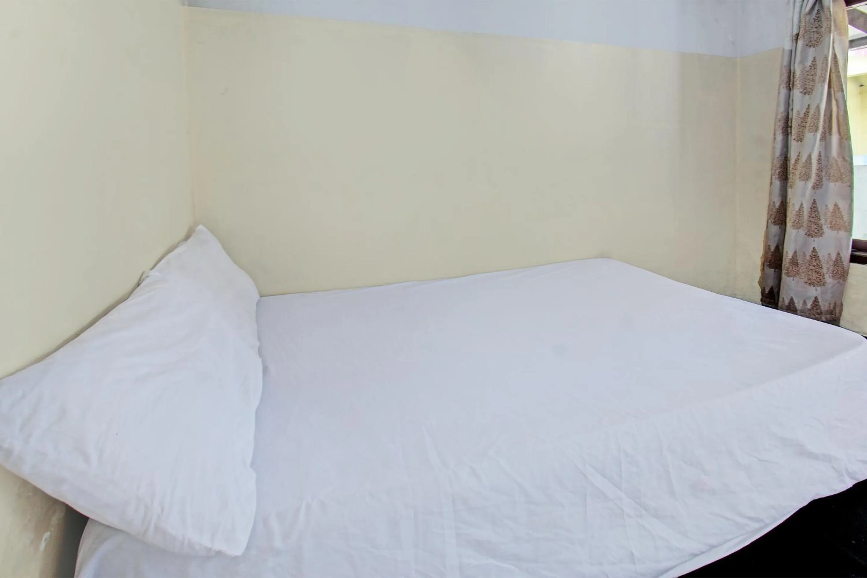 Bedroom in OYO Life 92853 Kost 999