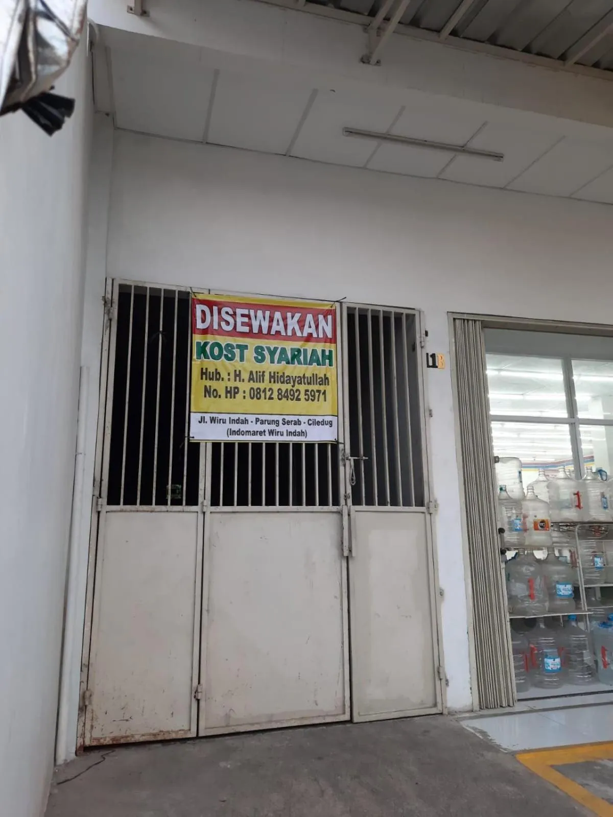 Facade/entrance in OYO Life 92781 Kost Parung Serab Syariah