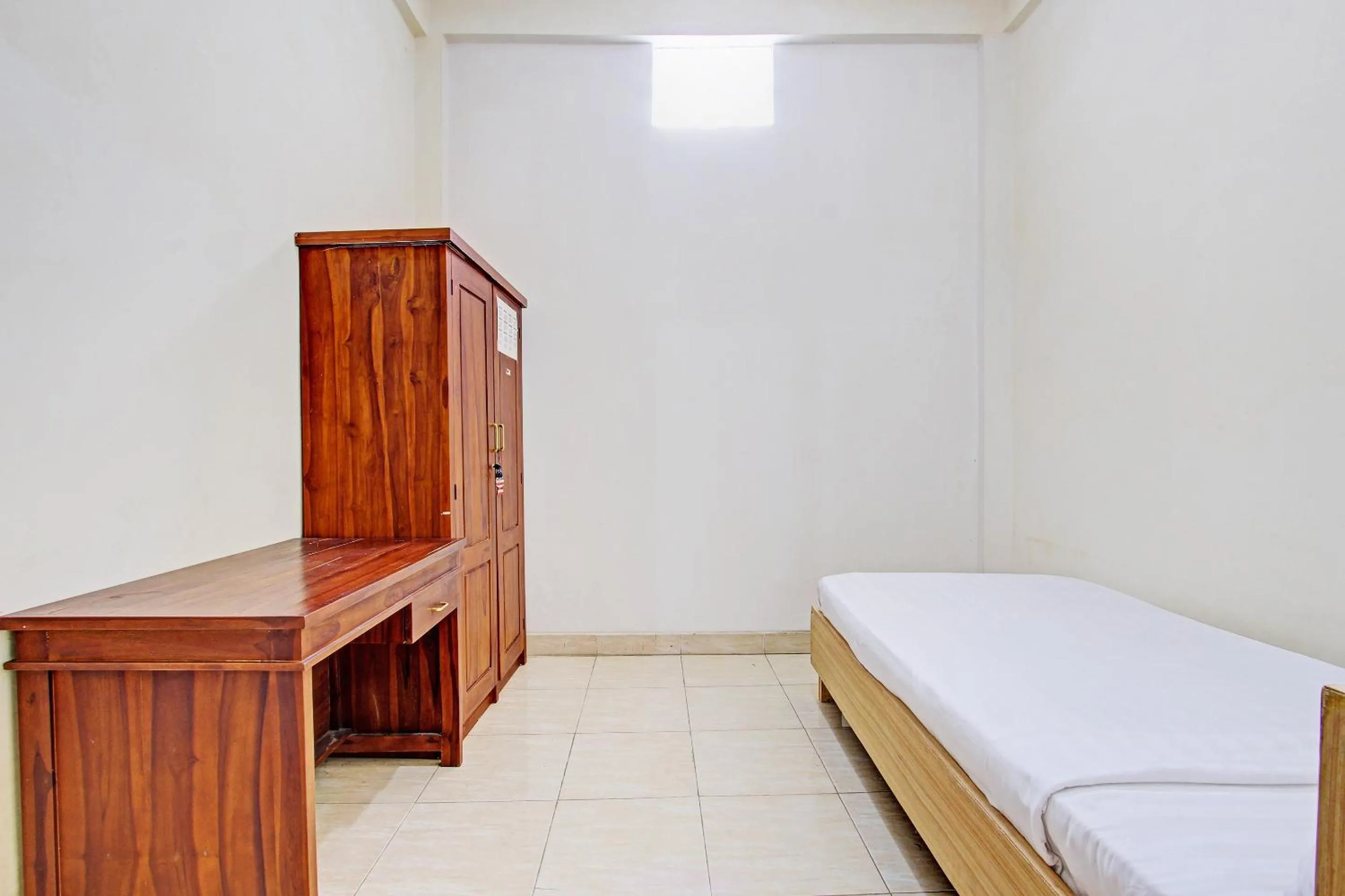 Bedroom in OYO Life 92663 Karmel 6