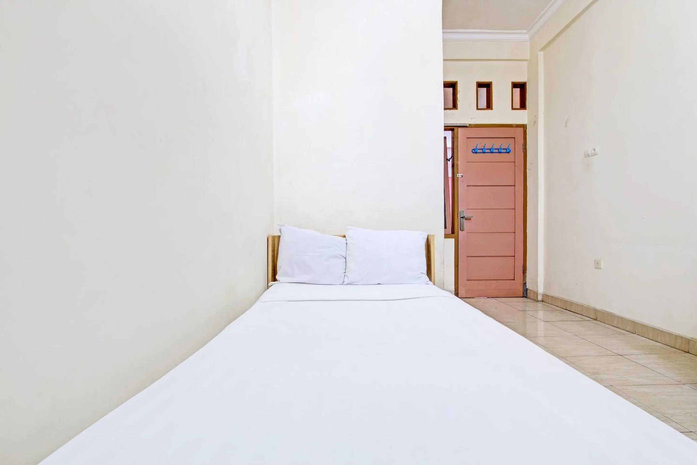 Bedroom in OYO Life 92663 Karmel 6