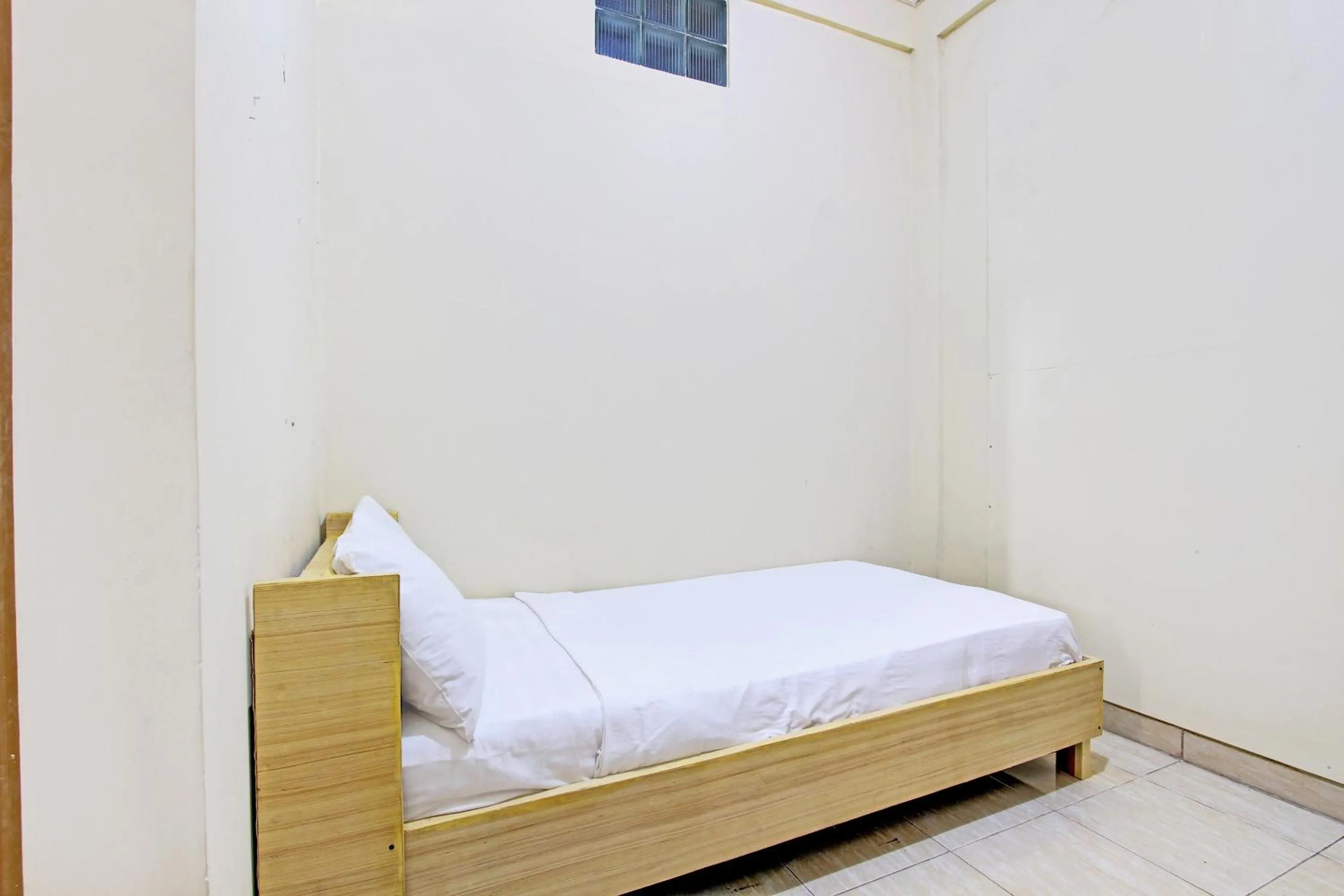 Bedroom in OYO Life 92663 Karmel 6