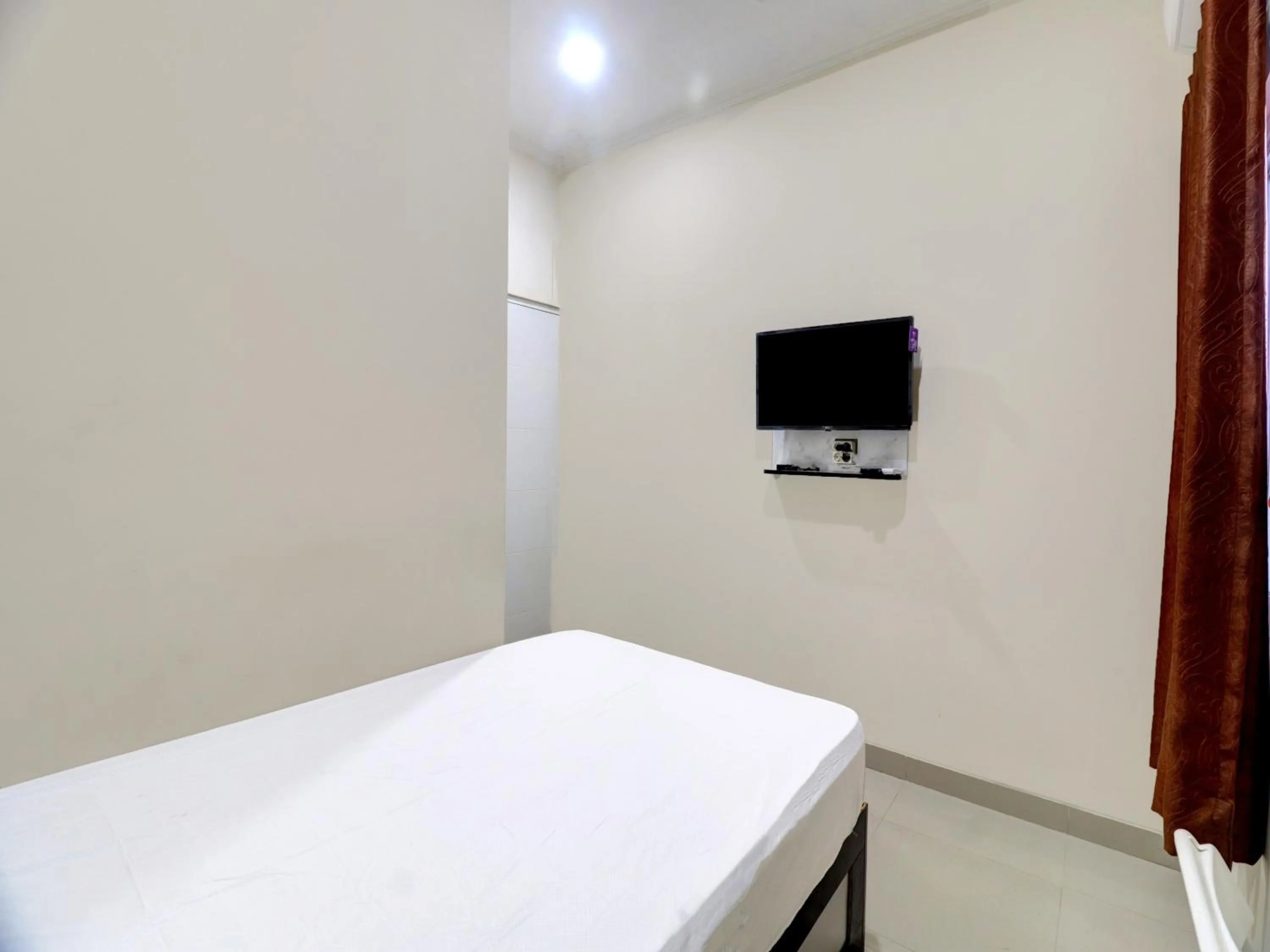 Bedroom, Bed in OYO Life 92707 D-akomiba Residence