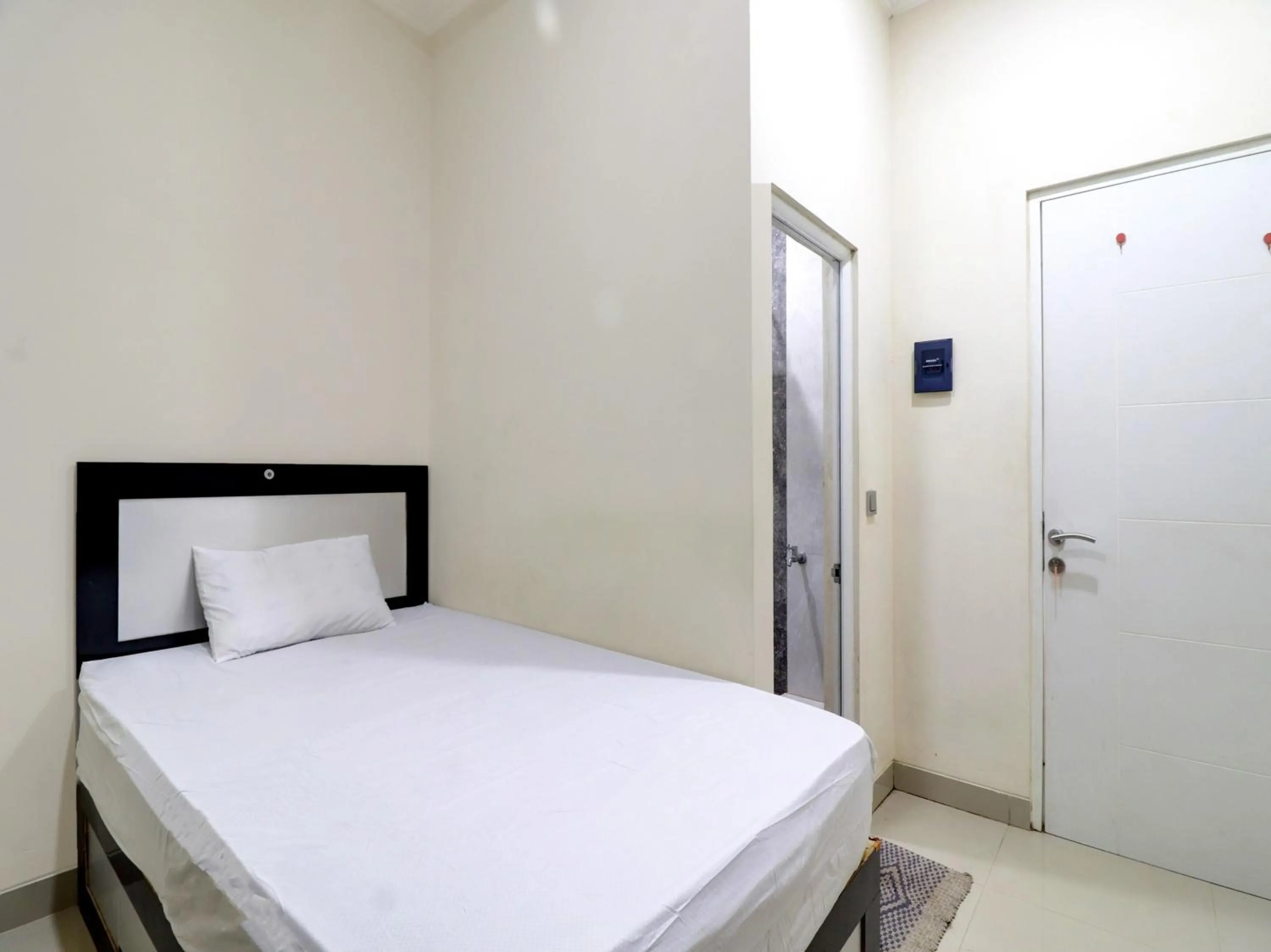 Bedroom, Bed in OYO Life 92707 D-akomiba Residence