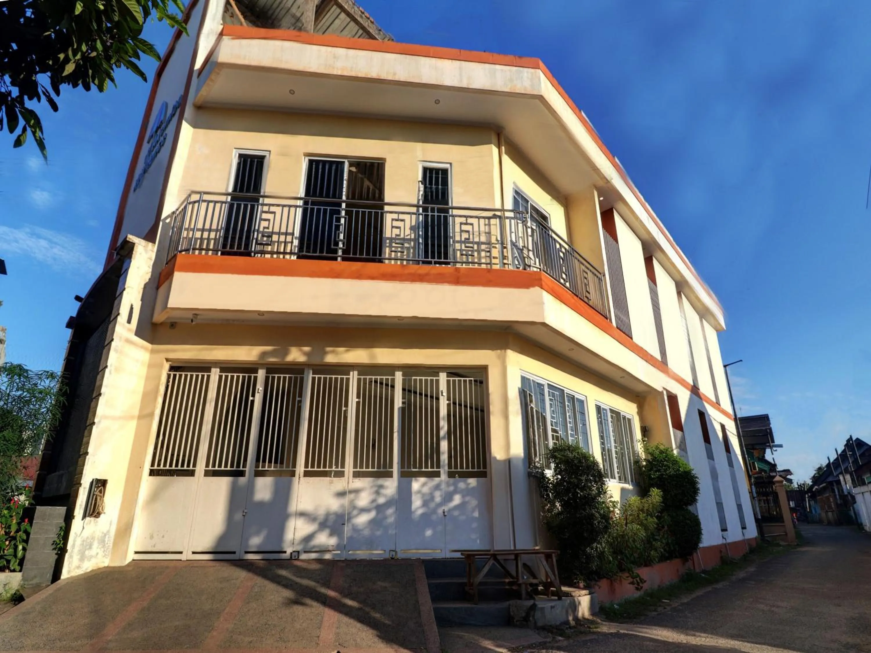 Facade/entrance in OYO Life 92707 D-akomiba Residence