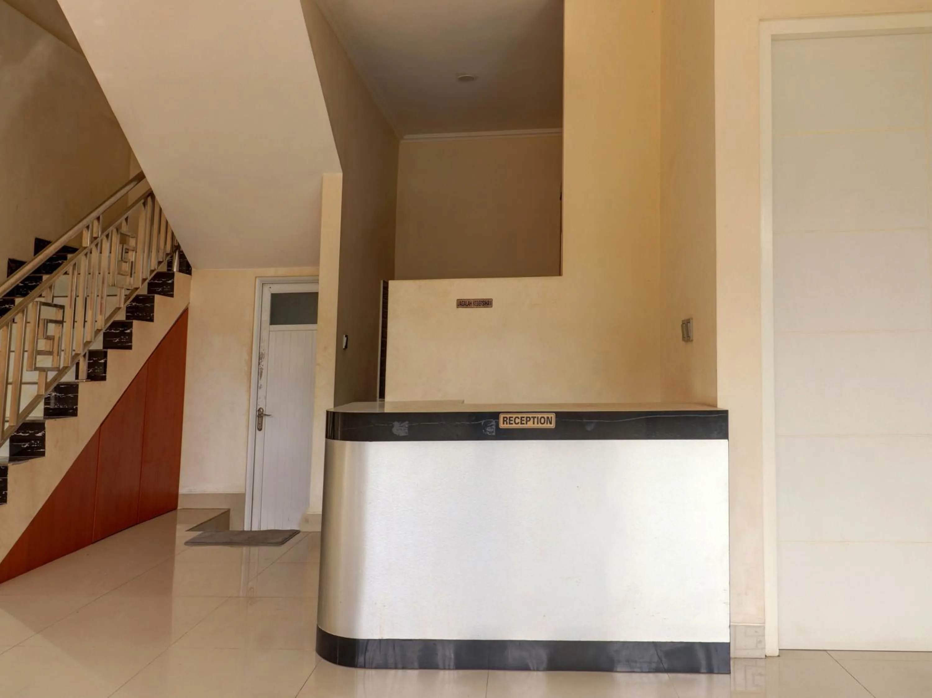 Lobby or reception in OYO Life 92707 D-akomiba Residence