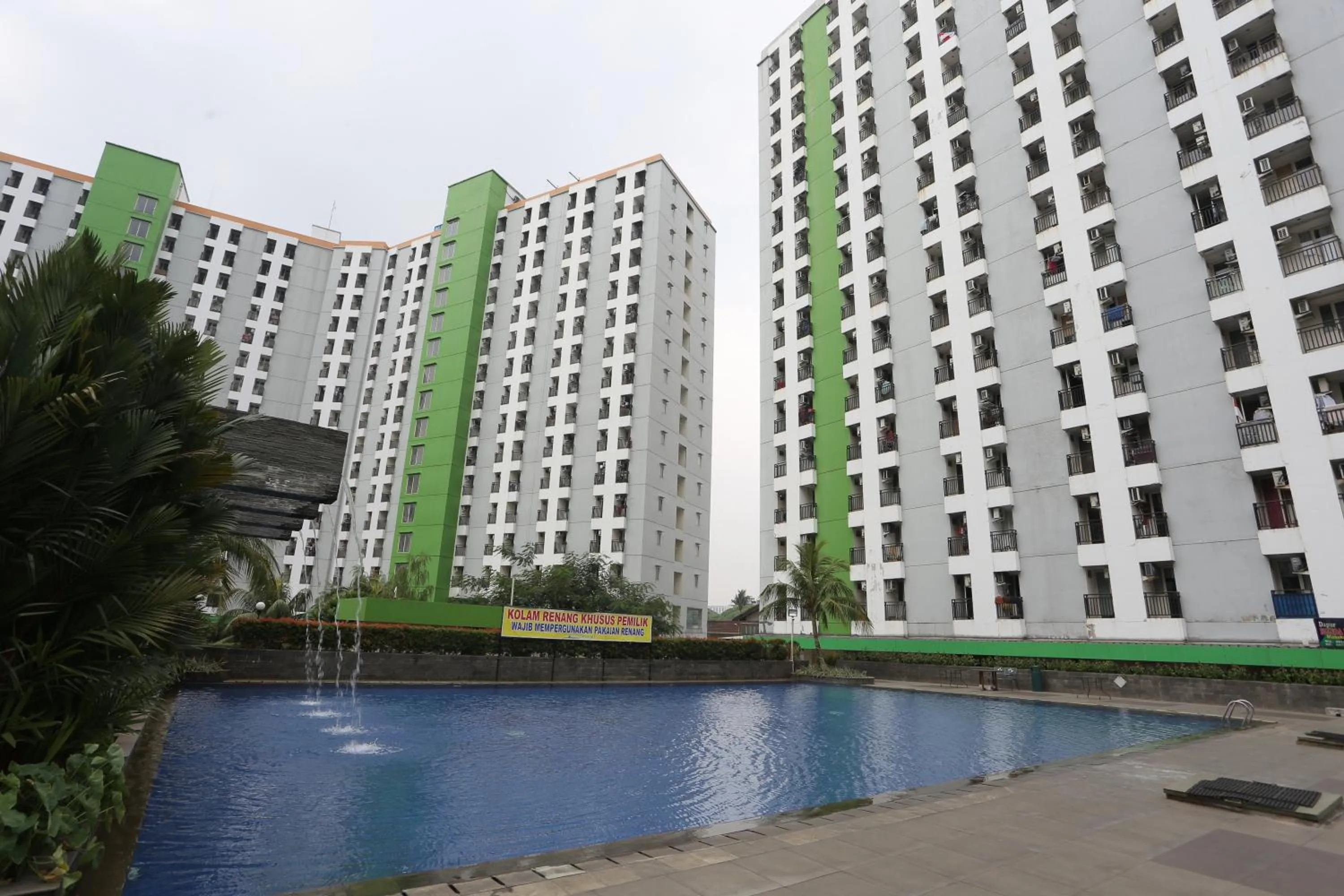 Facade/entrance in OYO Life 93008 Pelangi Coliving