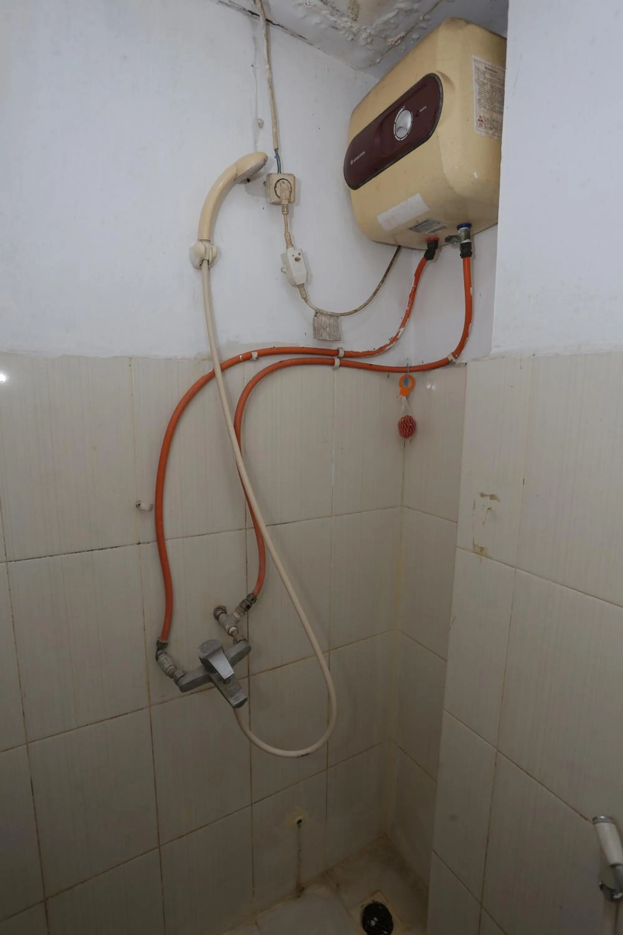 Bathroom in OYO Life 93008 Pelangi Coliving