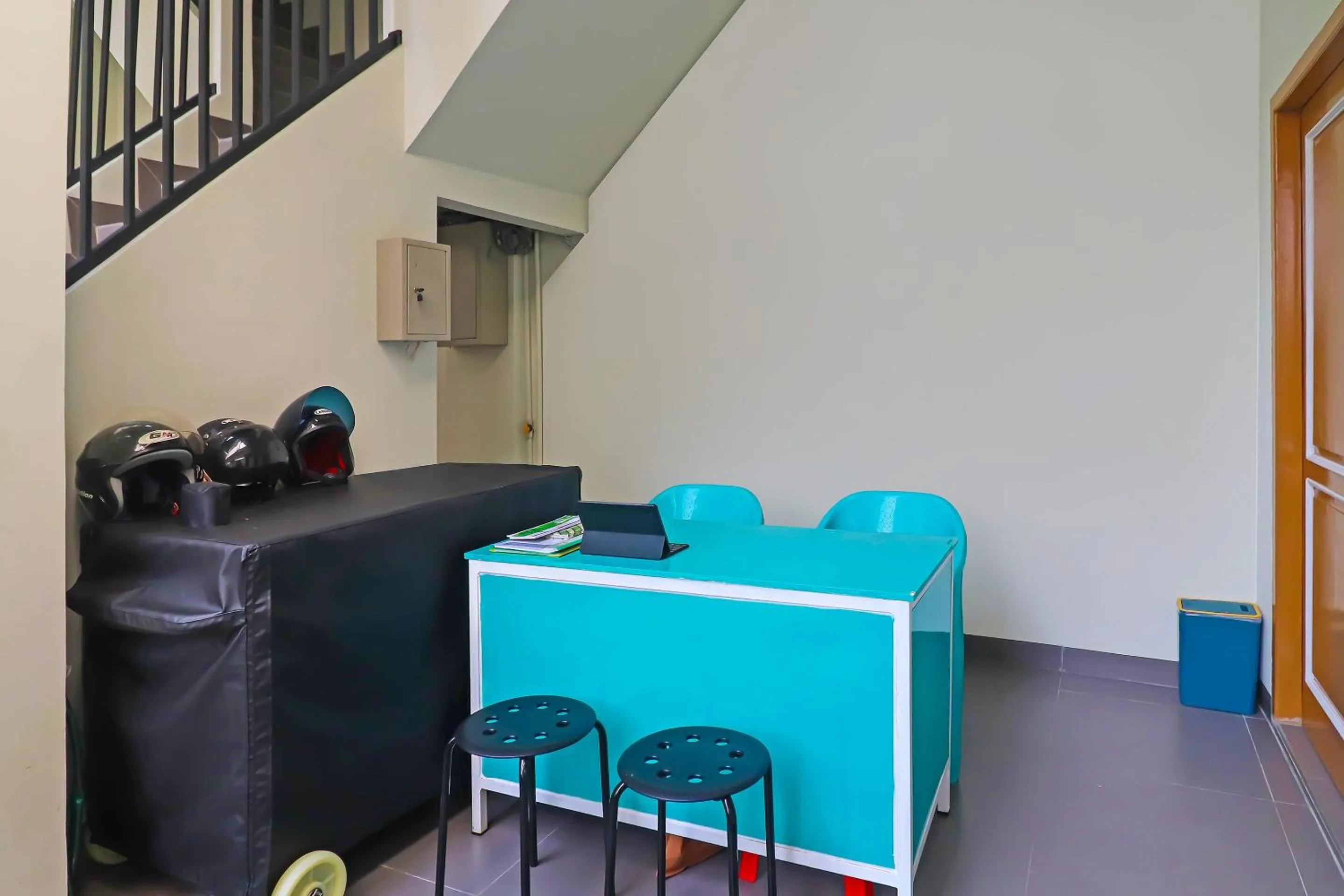 Lobby or reception in OYO Life 92691 Mc Kost Syariah