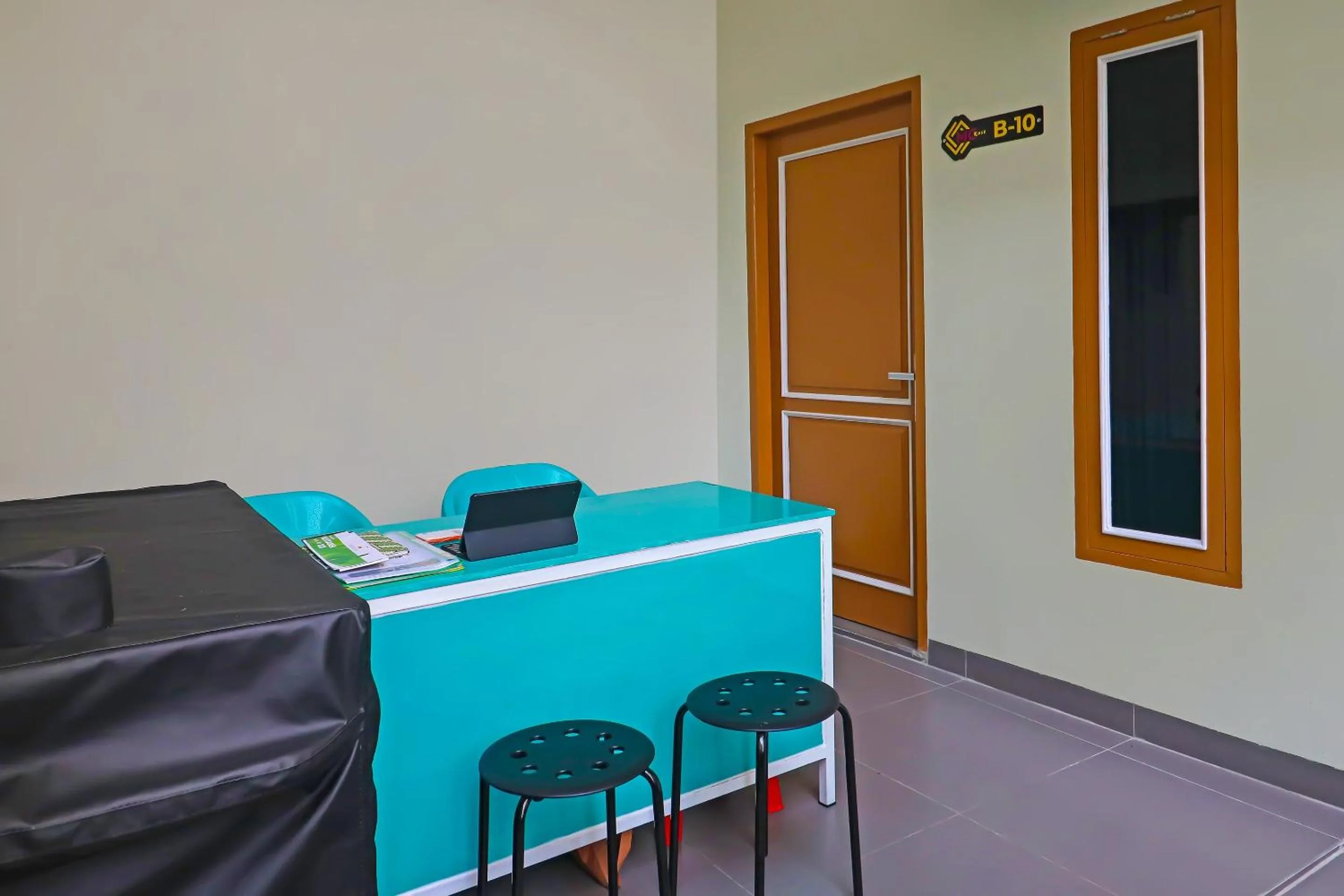 Lobby or reception in OYO Life 92691 Mc Kost Syariah