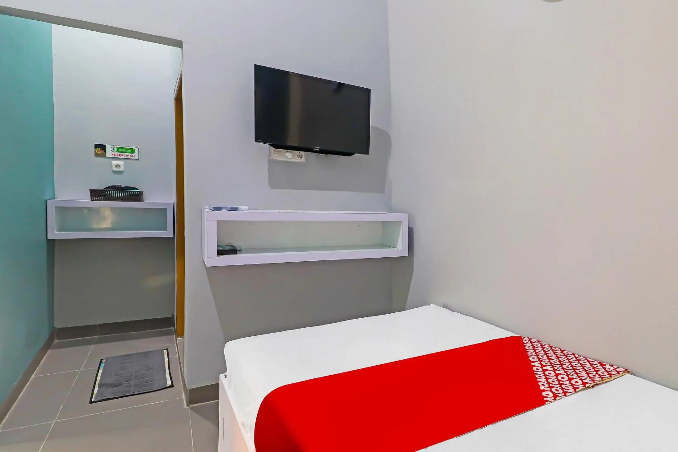 Bedroom, Bed in OYO Life 92691 Mc Kost Syariah