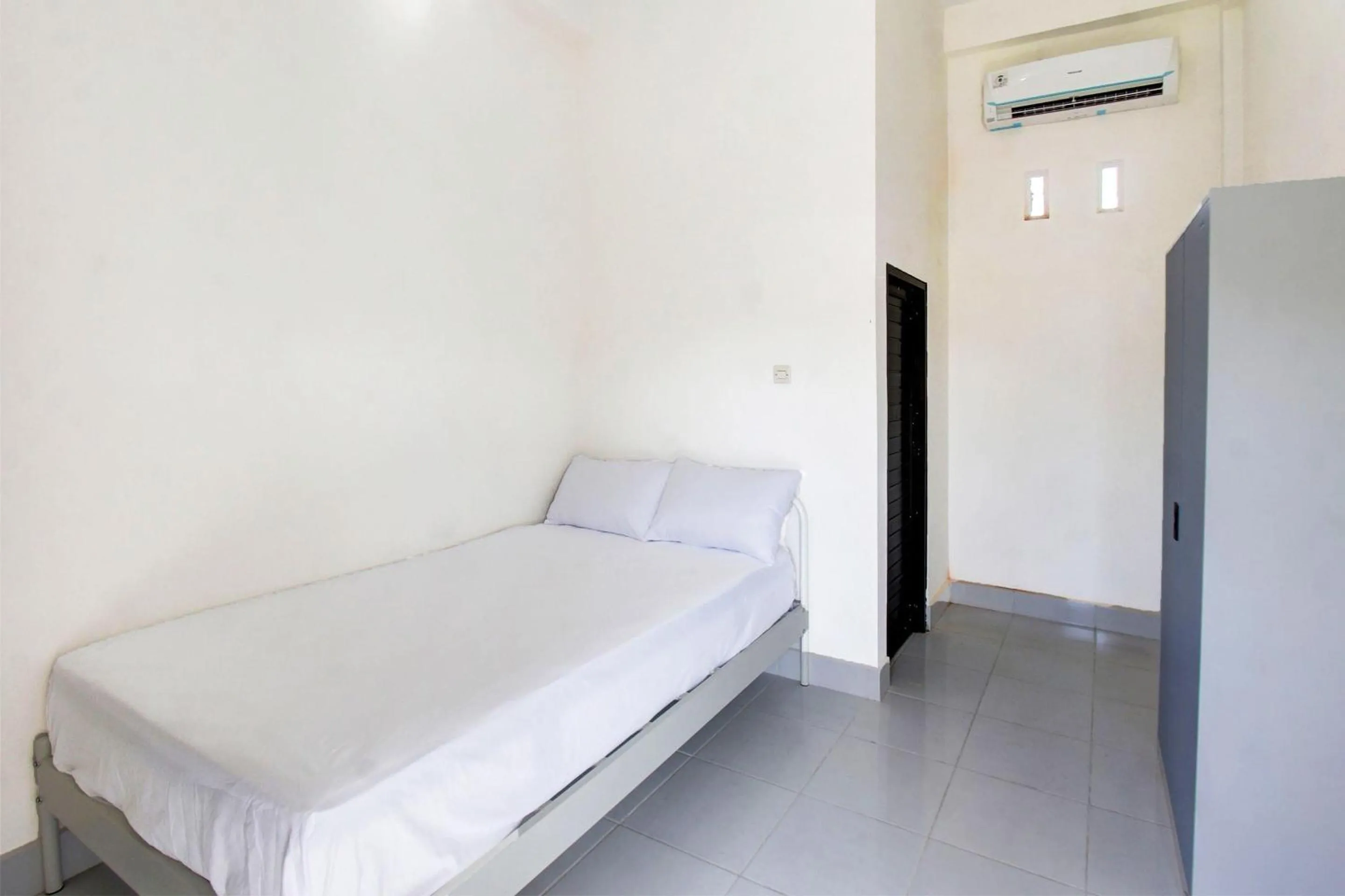 Bedroom in OYO Life 92769 Janigo Kos