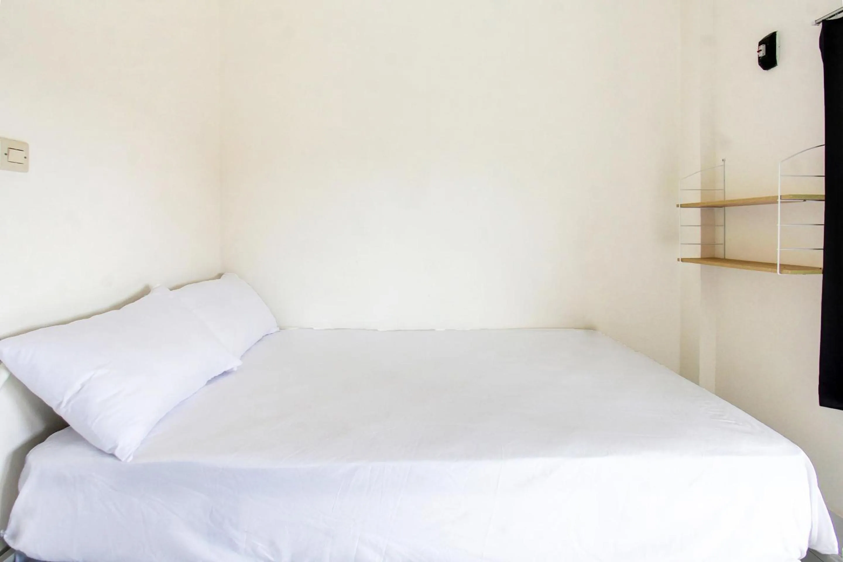 Bedroom in OYO Life 92769 Janigo Kos