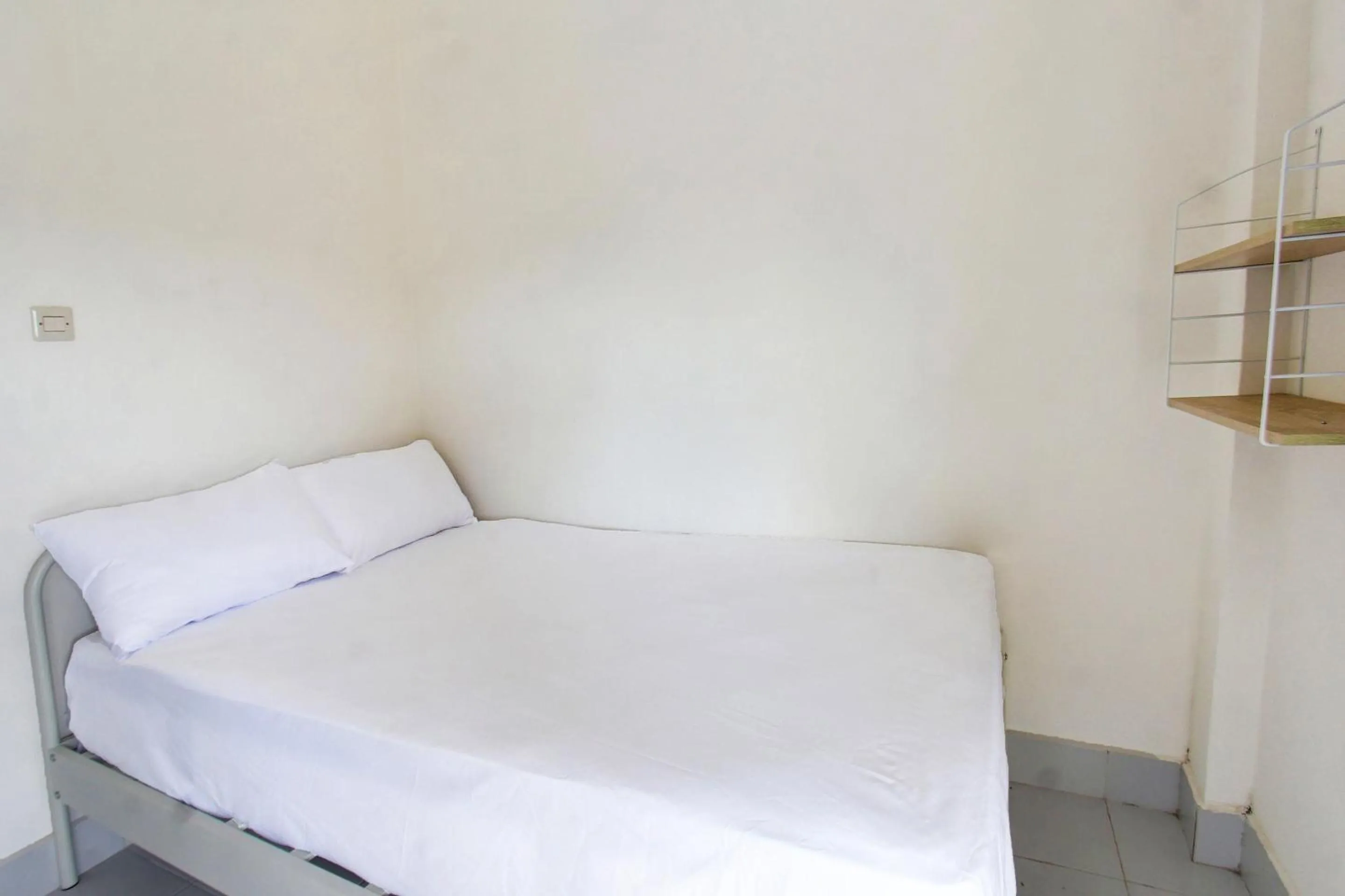 Bedroom in OYO Life 92769 Janigo Kos