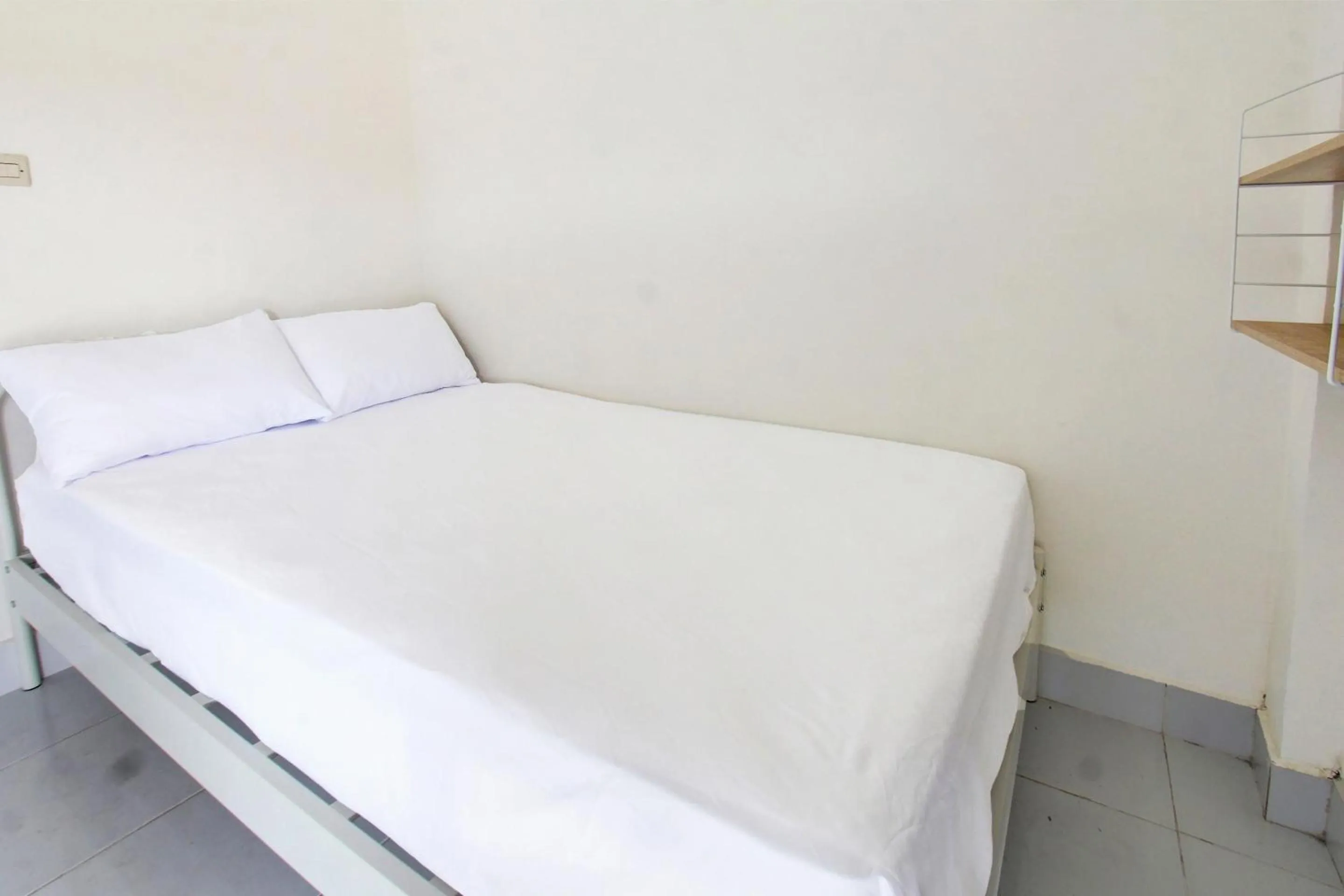 Bedroom in OYO Life 92769 Janigo Kos