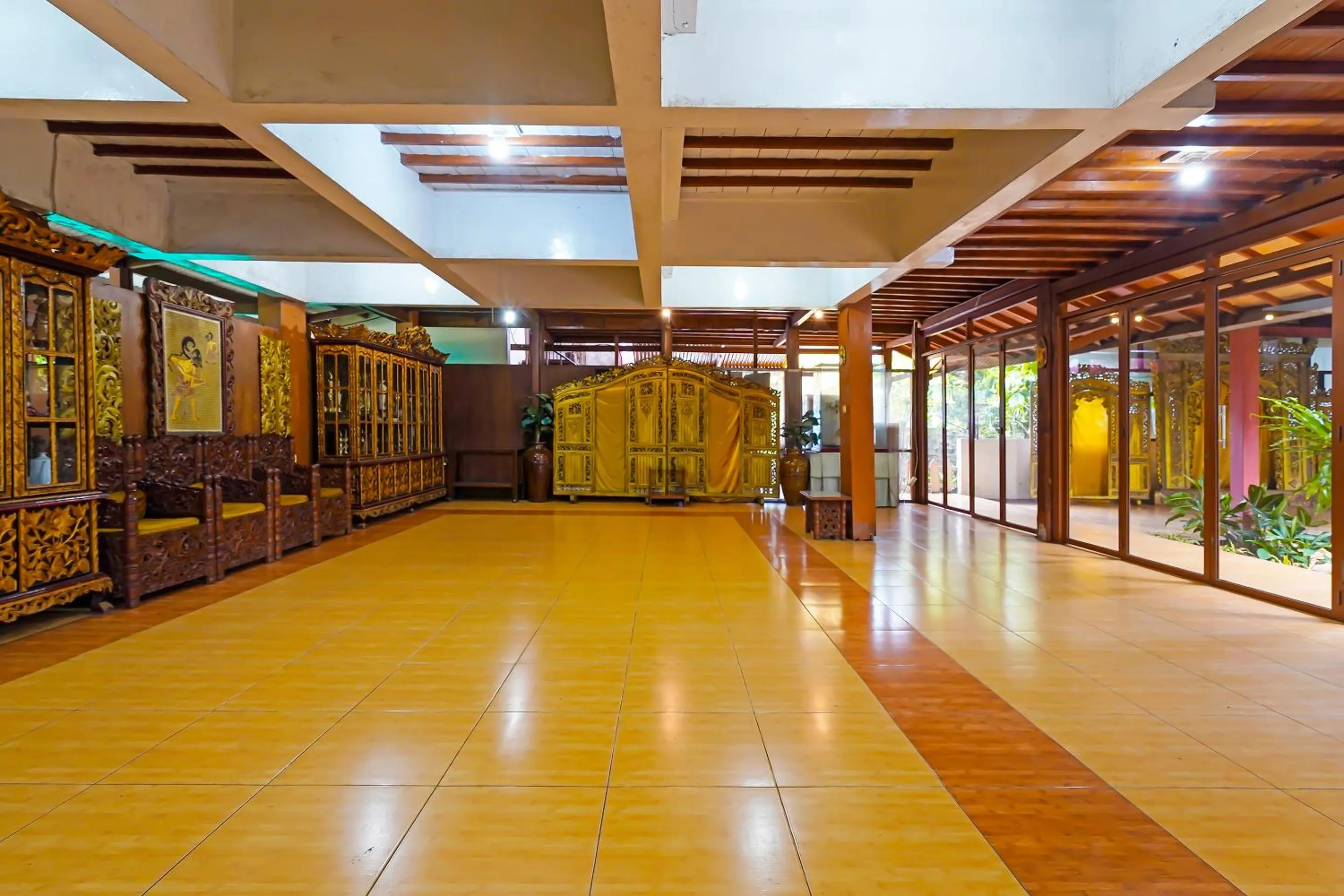 Lobby or reception in OYO Life 92835 Maya Adipuri