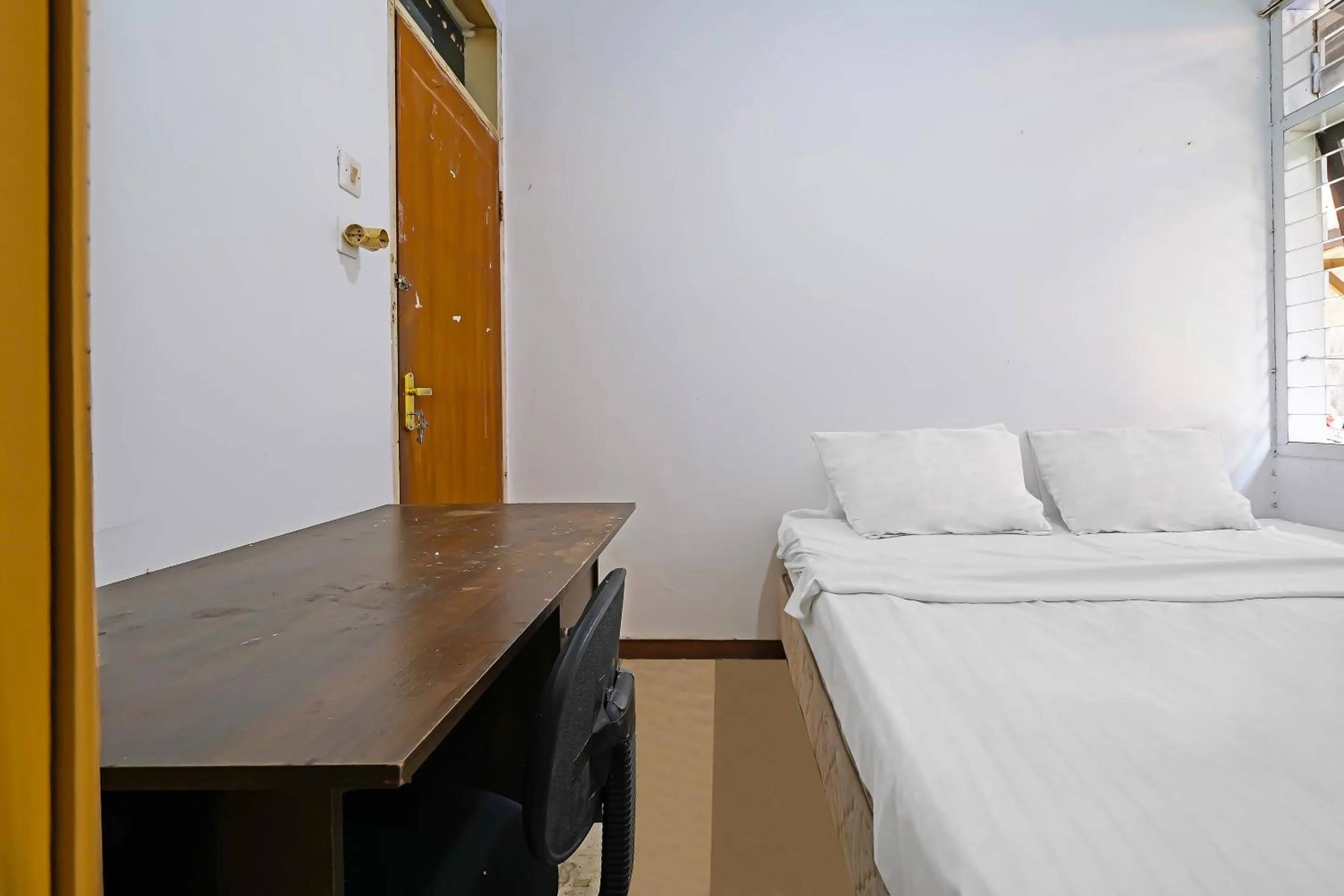 Bedroom, Bed in OYO Life 92835 Maya Adipuri