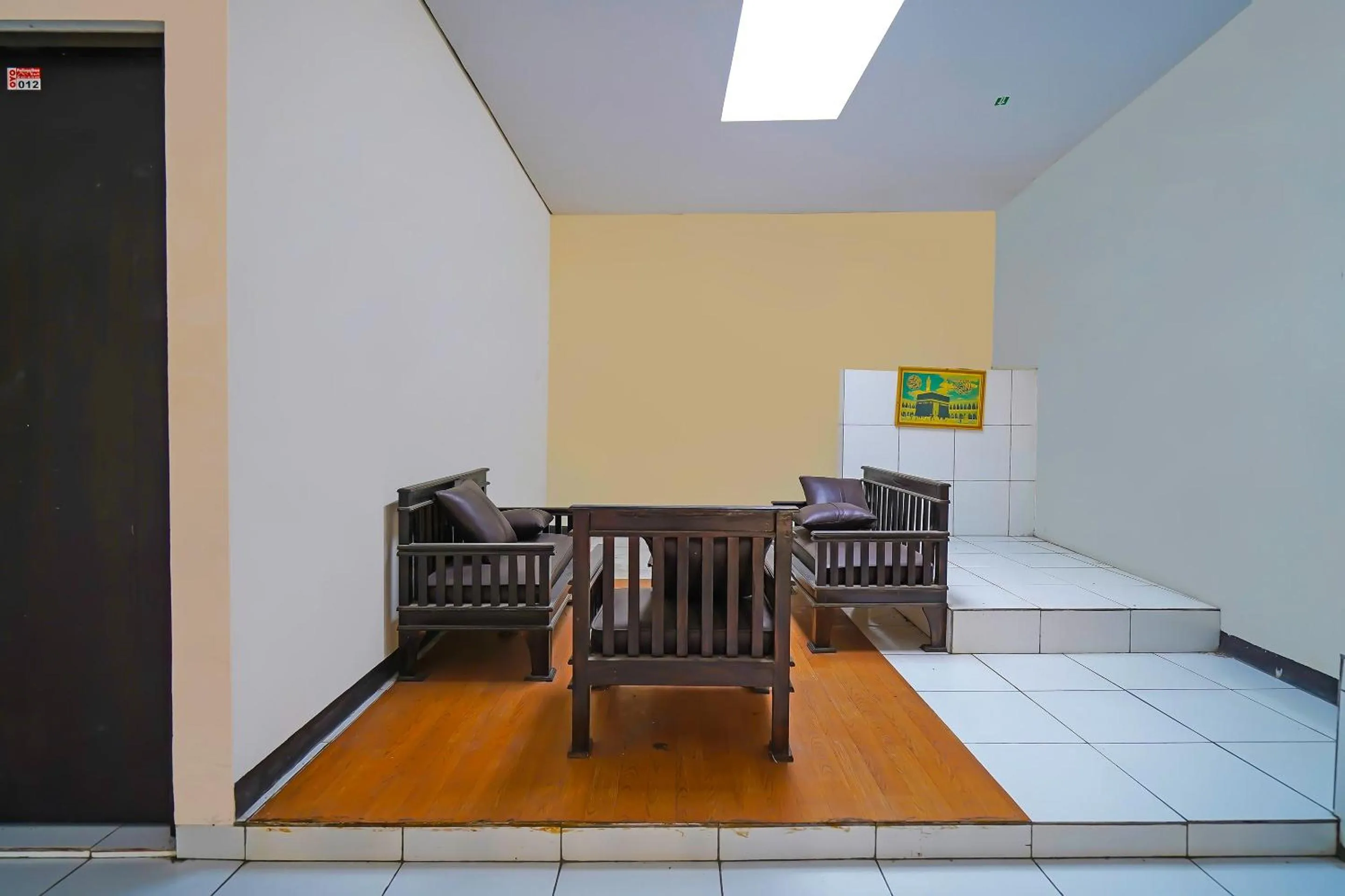 Lobby or reception in OYO Life 92641 Guest House Palinggihan Ii