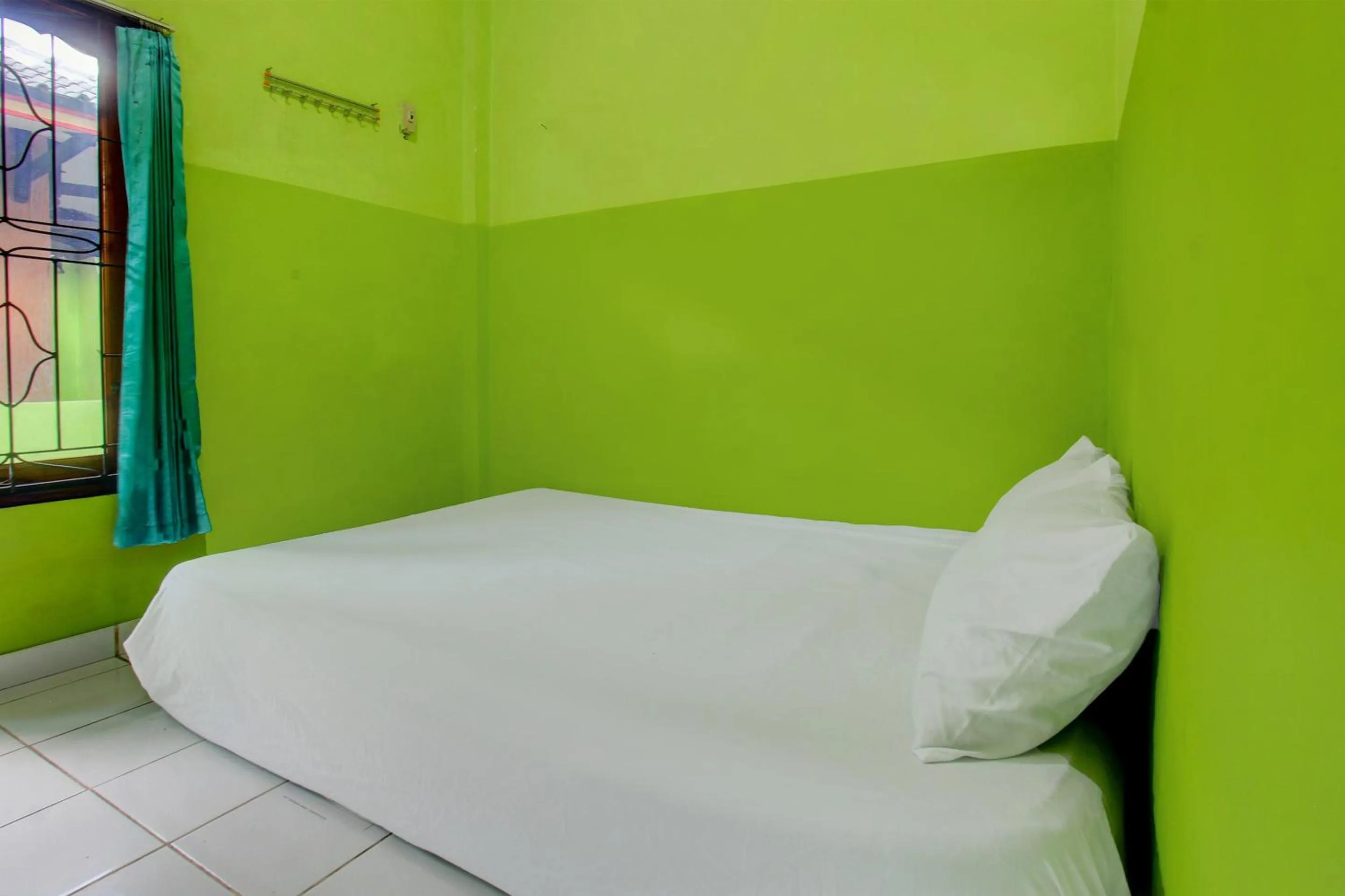 Bedroom, Bed in OYO Life 92829 Kos Insan Madani