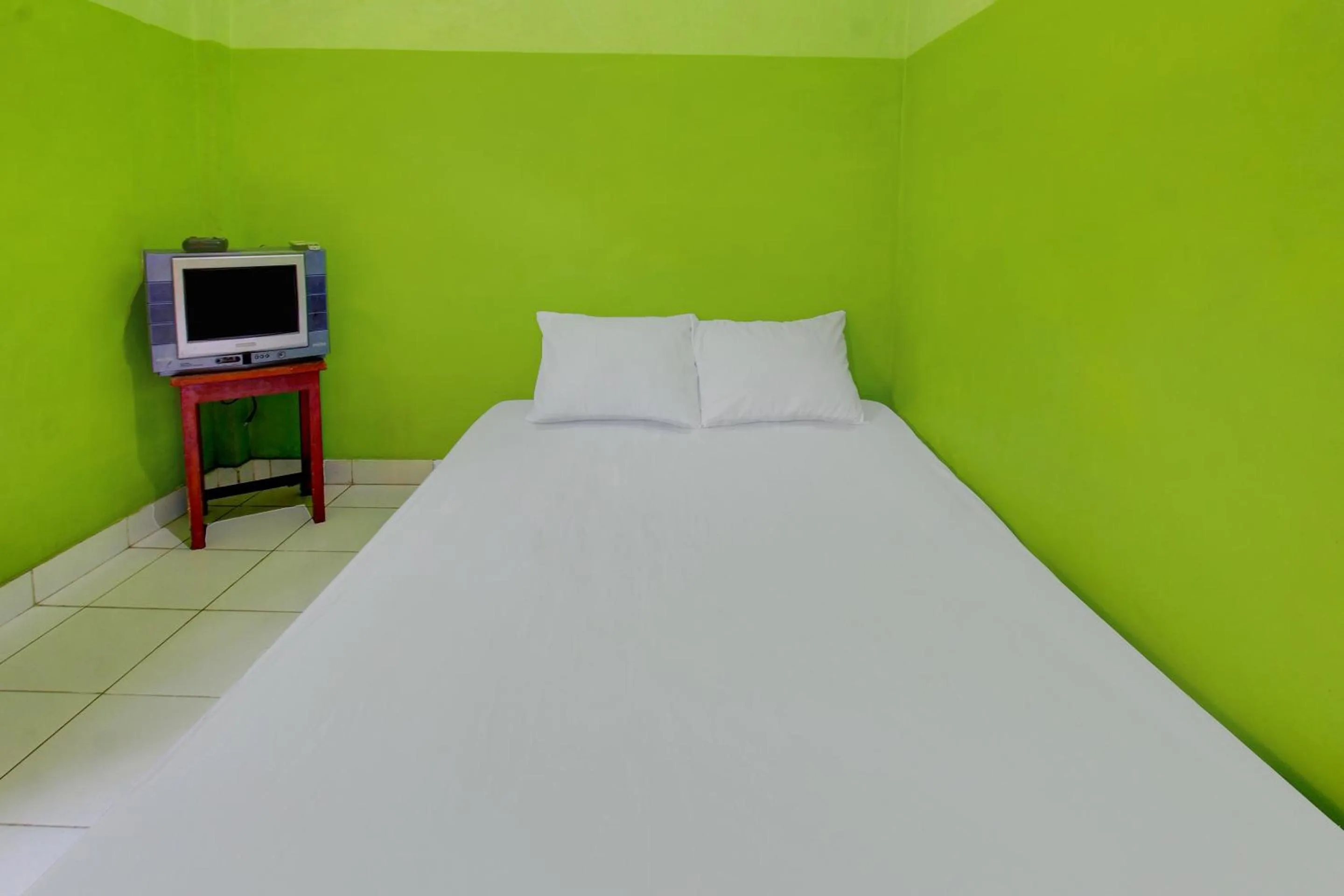 Bedroom, Bed in OYO Life 92829 Kos Insan Madani