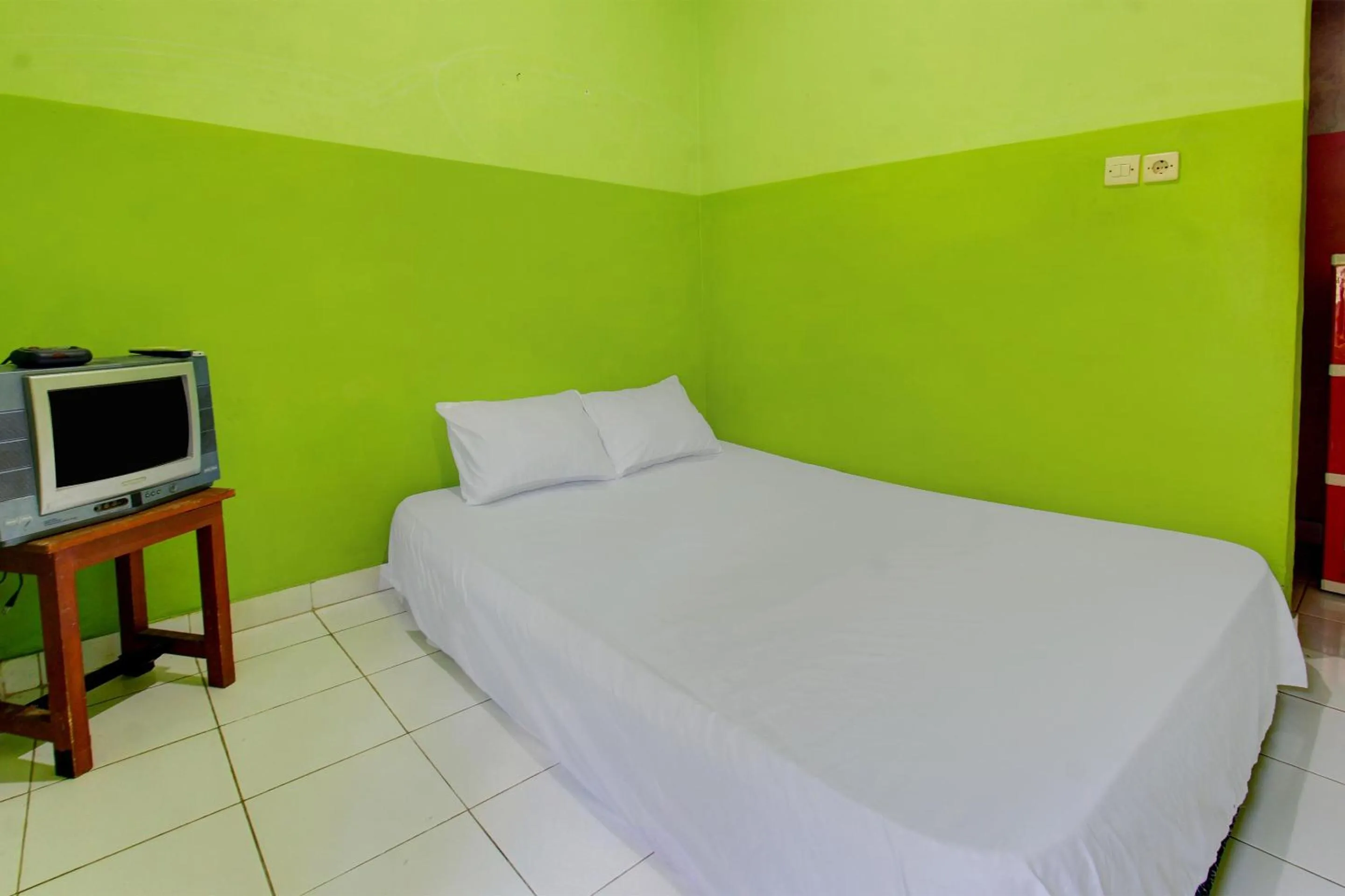 Bedroom, Bed in OYO Life 92829 Kos Insan Madani