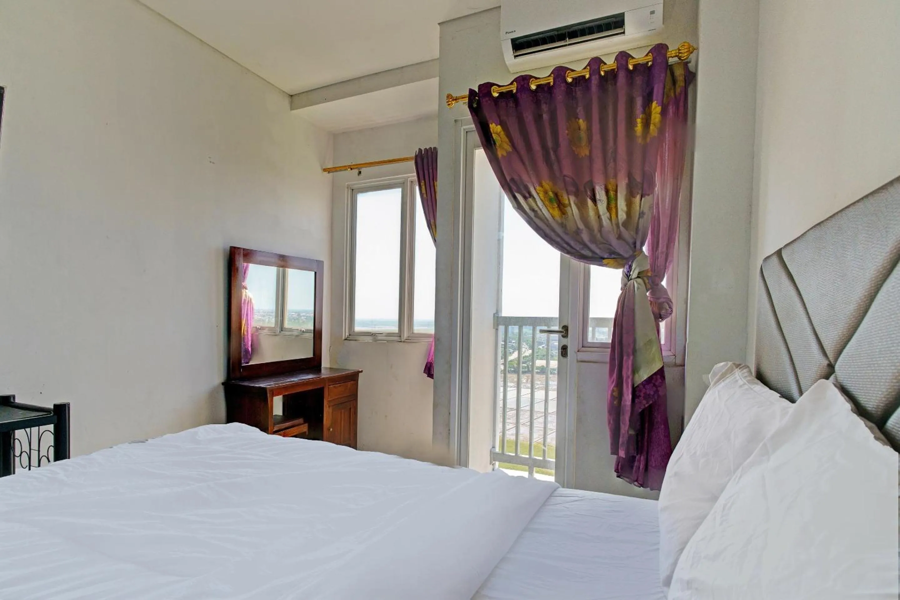 Bedroom, Bed in OYO Life 92898 Apartement Buah Batu Park By Yuliam