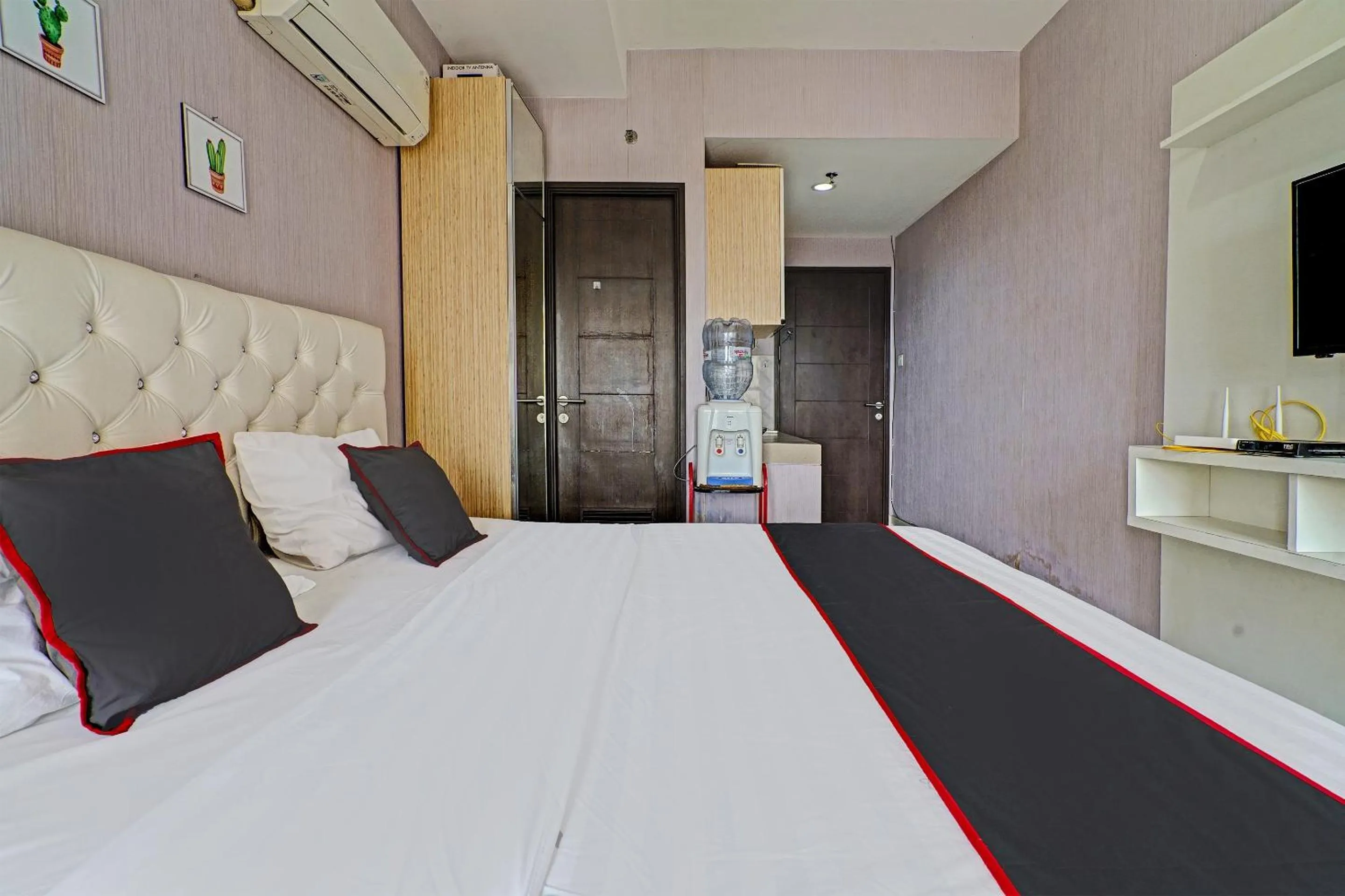 Bedroom, Bed in OYO Life 92548 M-square Apartment By Lins Pro