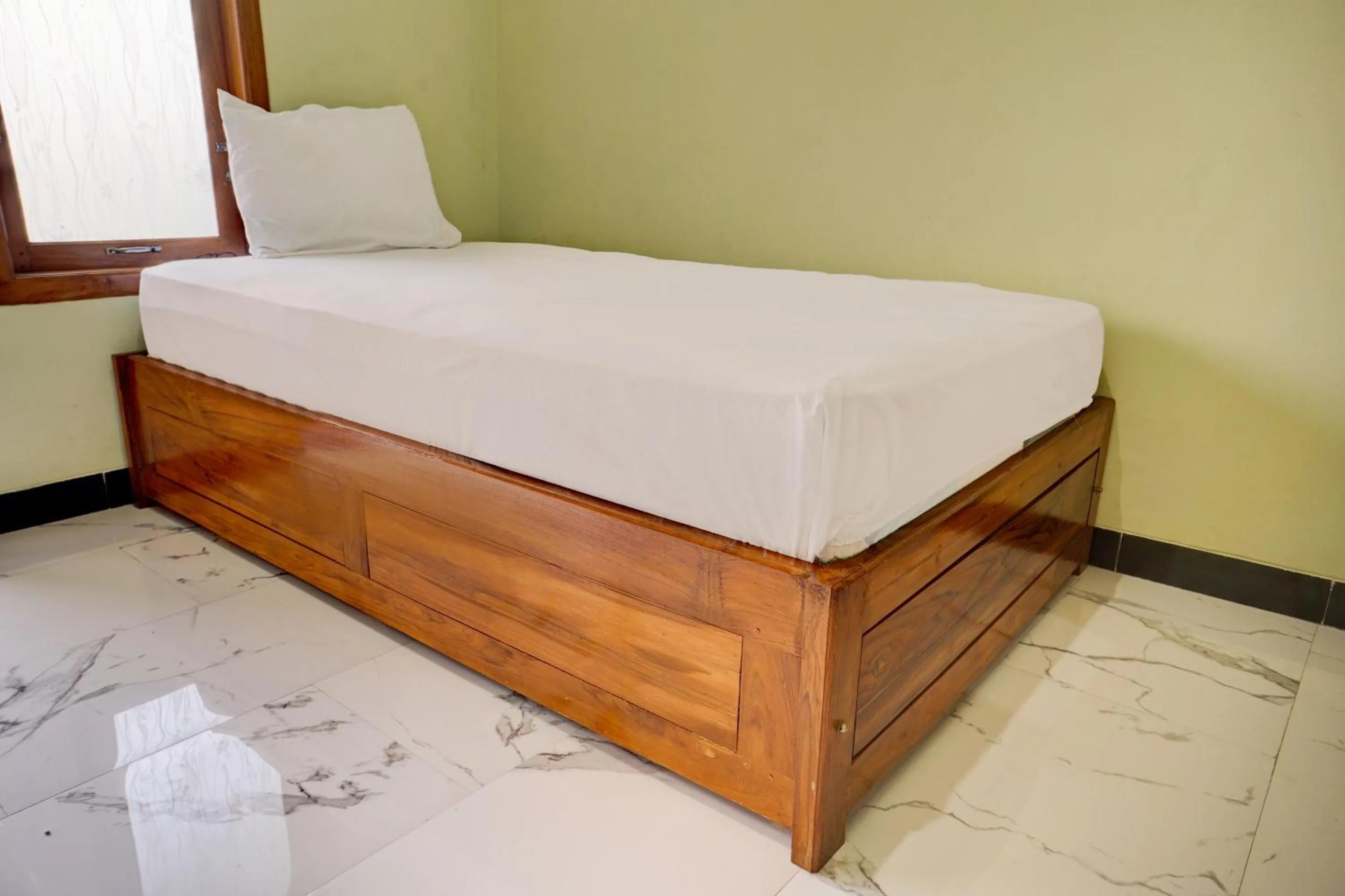 Bedroom, Bed in OYO Life 92922 Kost Bu Mala 1 Syariah