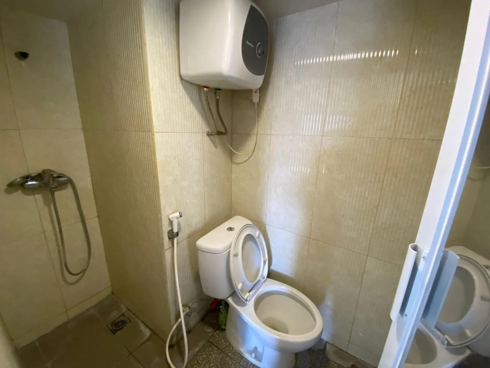 Bathroom in OYO Life 92649 Jarrdin Apartment By Glory