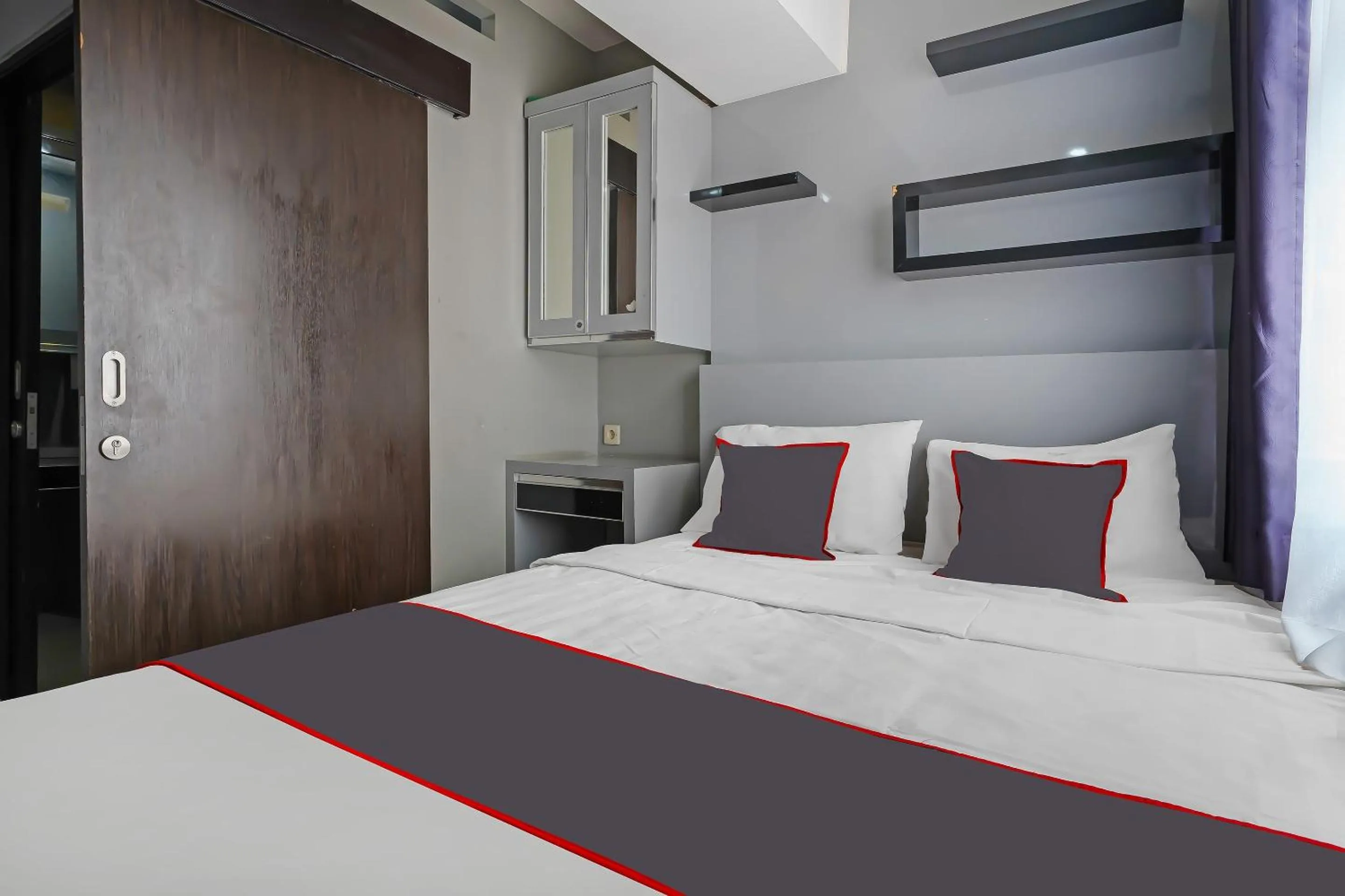 Bedroom, Bed in OYO Life 92649 Jarrdin Apartment By Glory