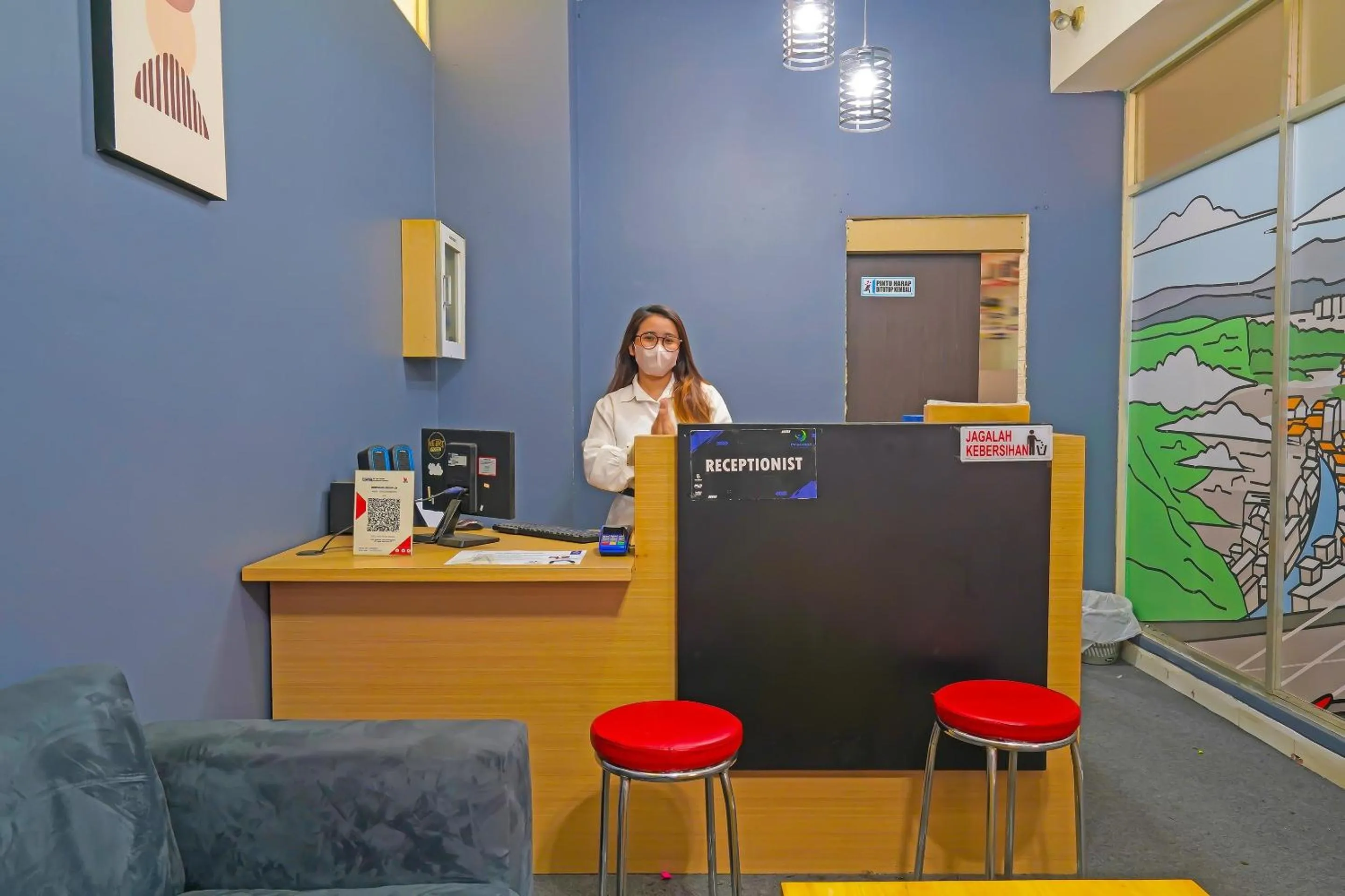 Lobby or reception in OYO Life 92649 Jarrdin Apartment By Glory