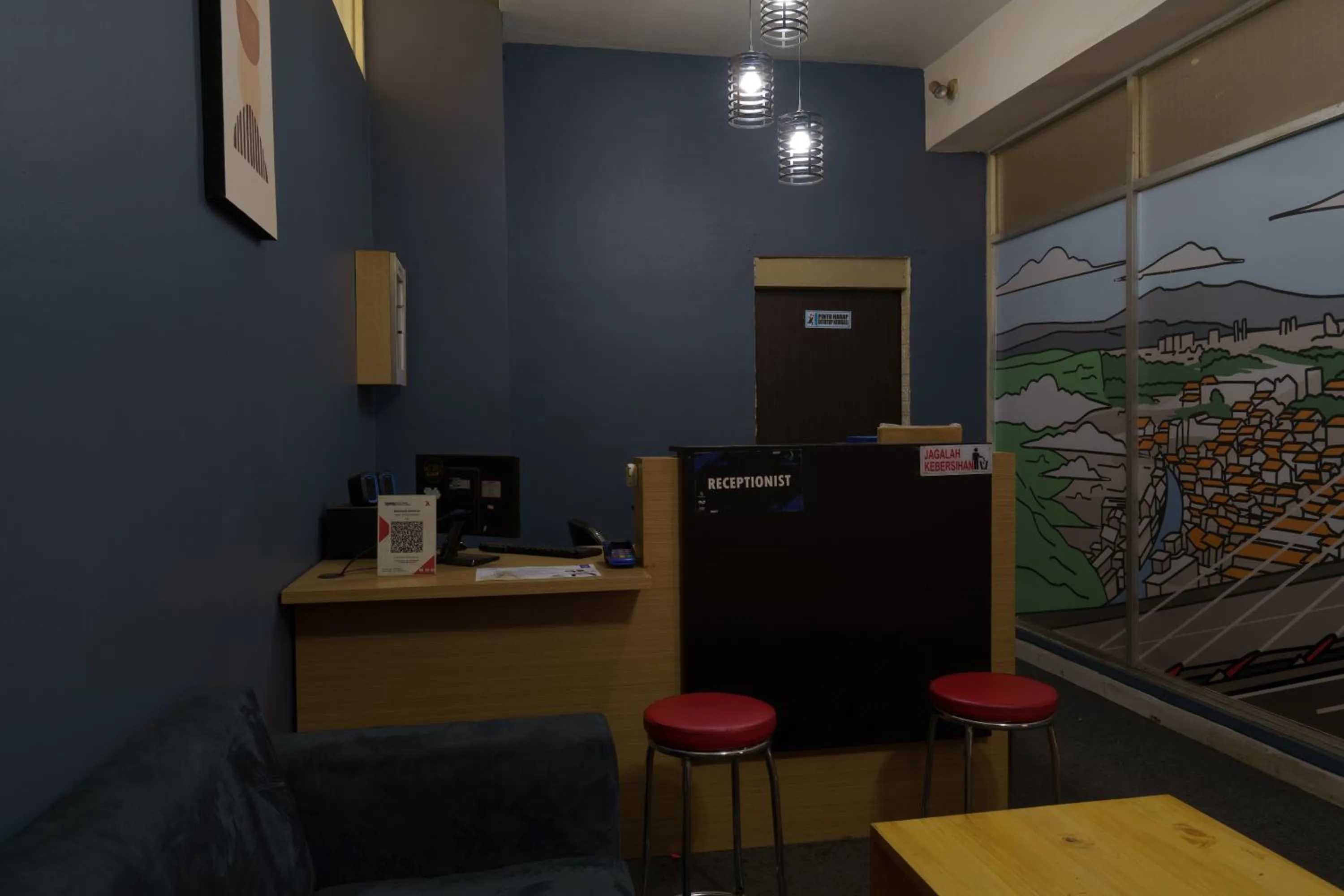 Lobby or reception in OYO Life 92649 Jarrdin Apartment By Glory