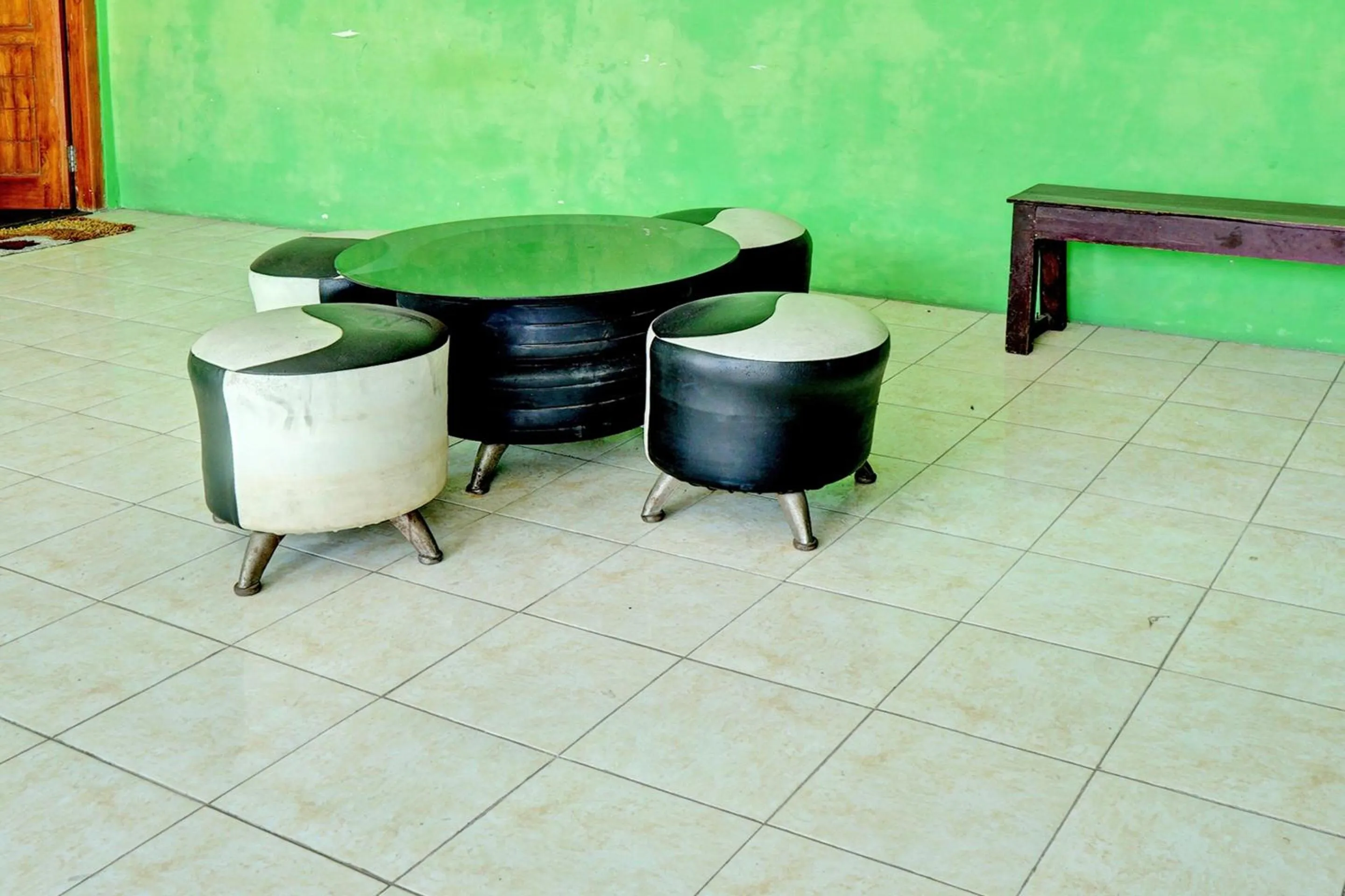 Lobby or reception in OYO Life 92919 Kost Wijaya Kusuma Lake Syariah